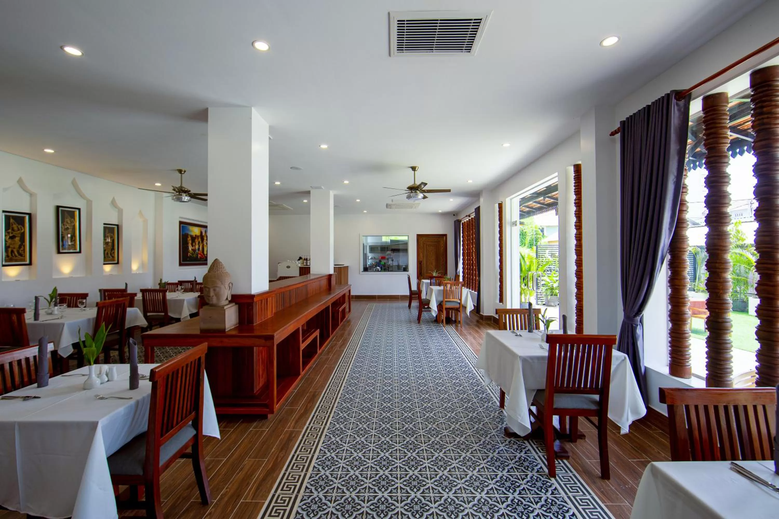Restaurant/places to eat in Two Seasons Siem Reap Hotel