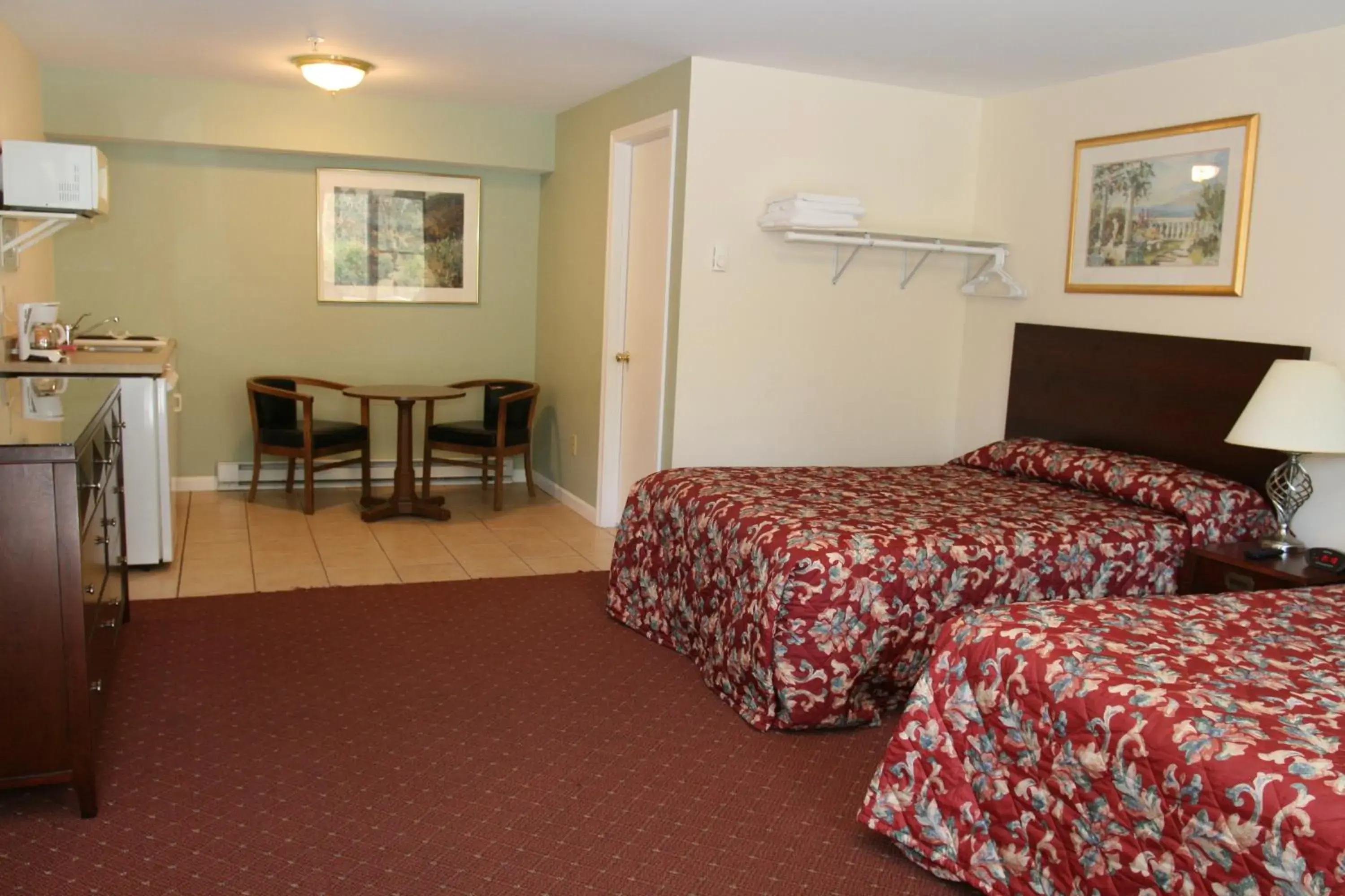 Photo of the whole room, Bed in Studio Motel of Lake George