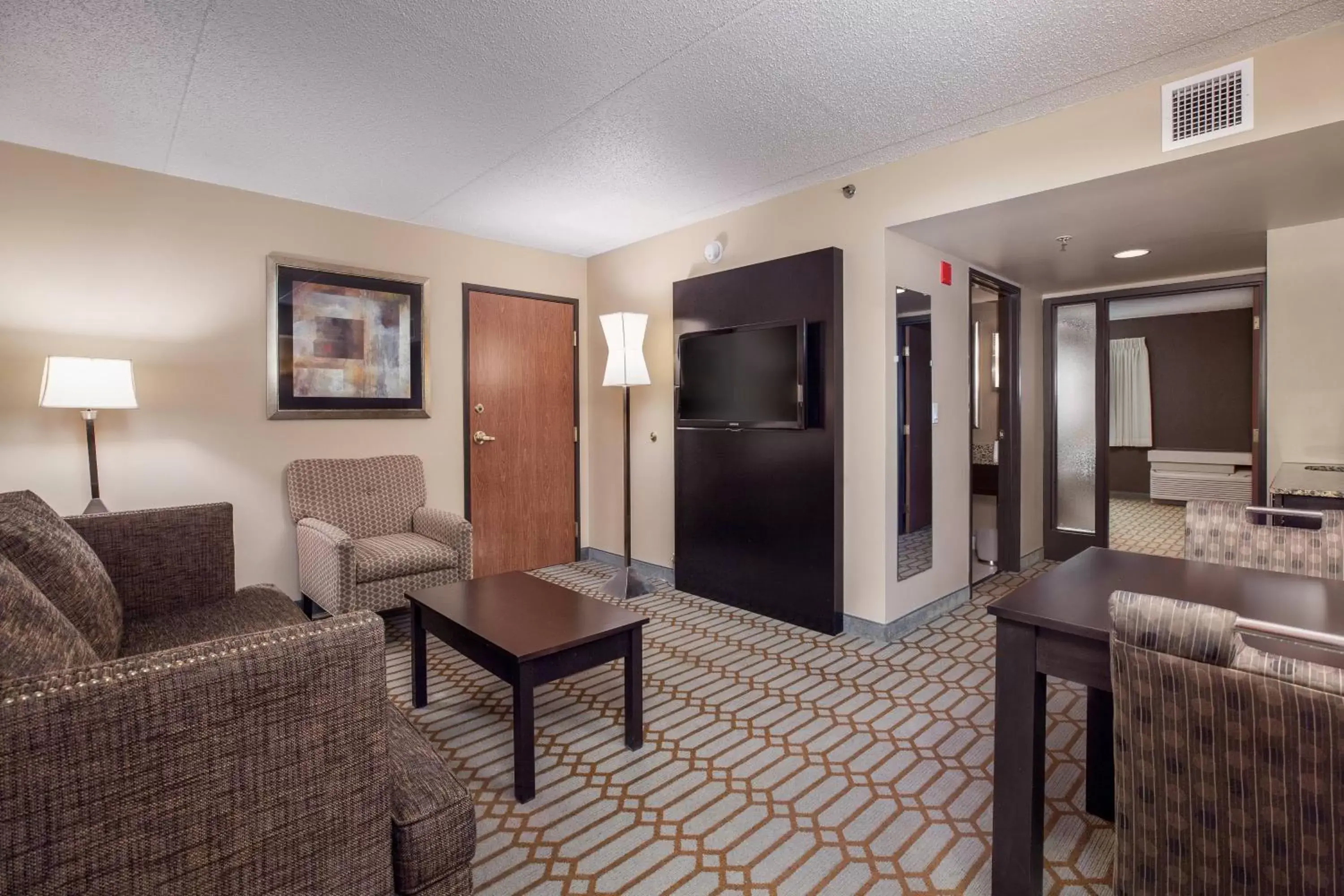 Living room, Seating Area in Delta Hotels by Marriott Fargo
