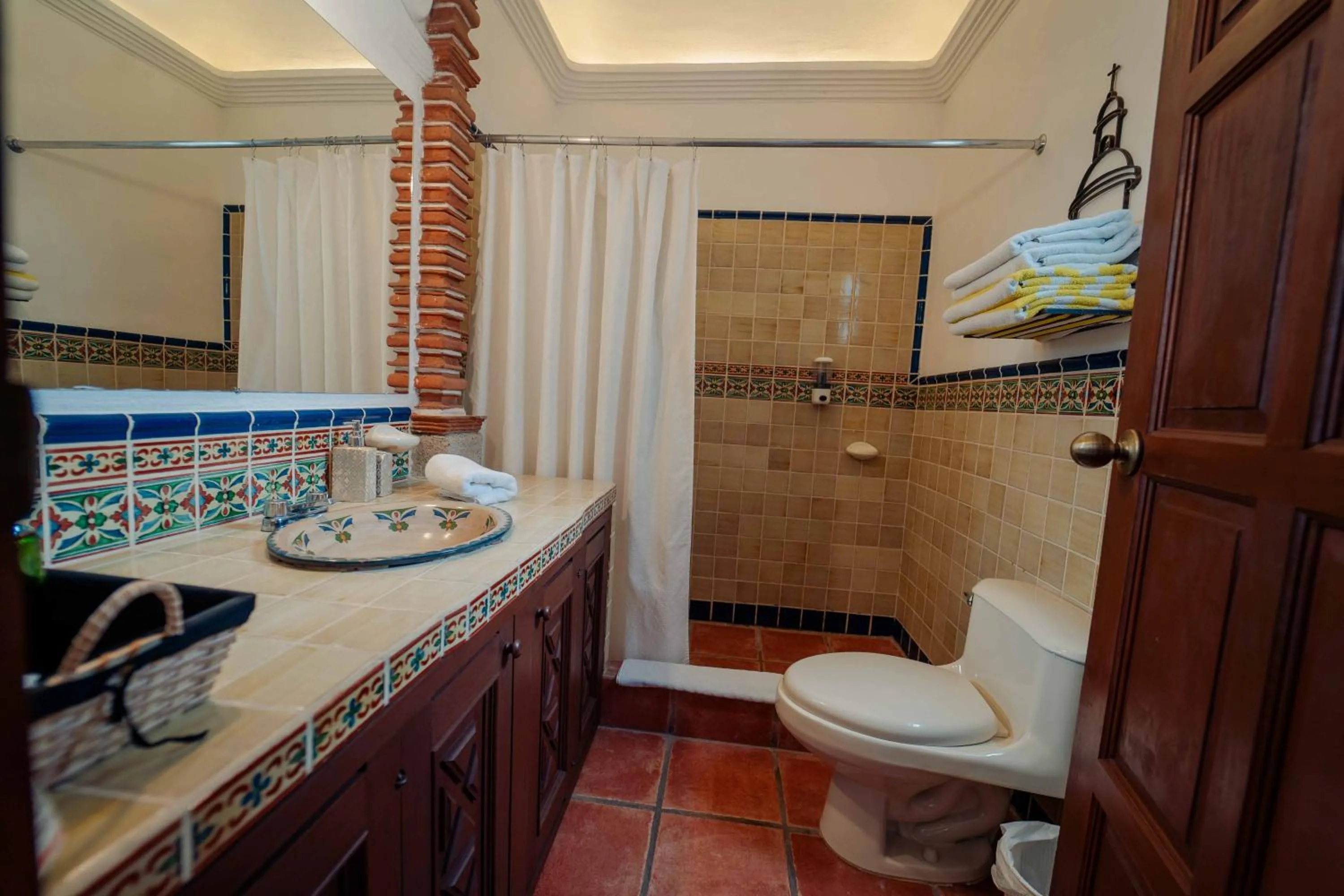 Shower in Hotel Real Plaza