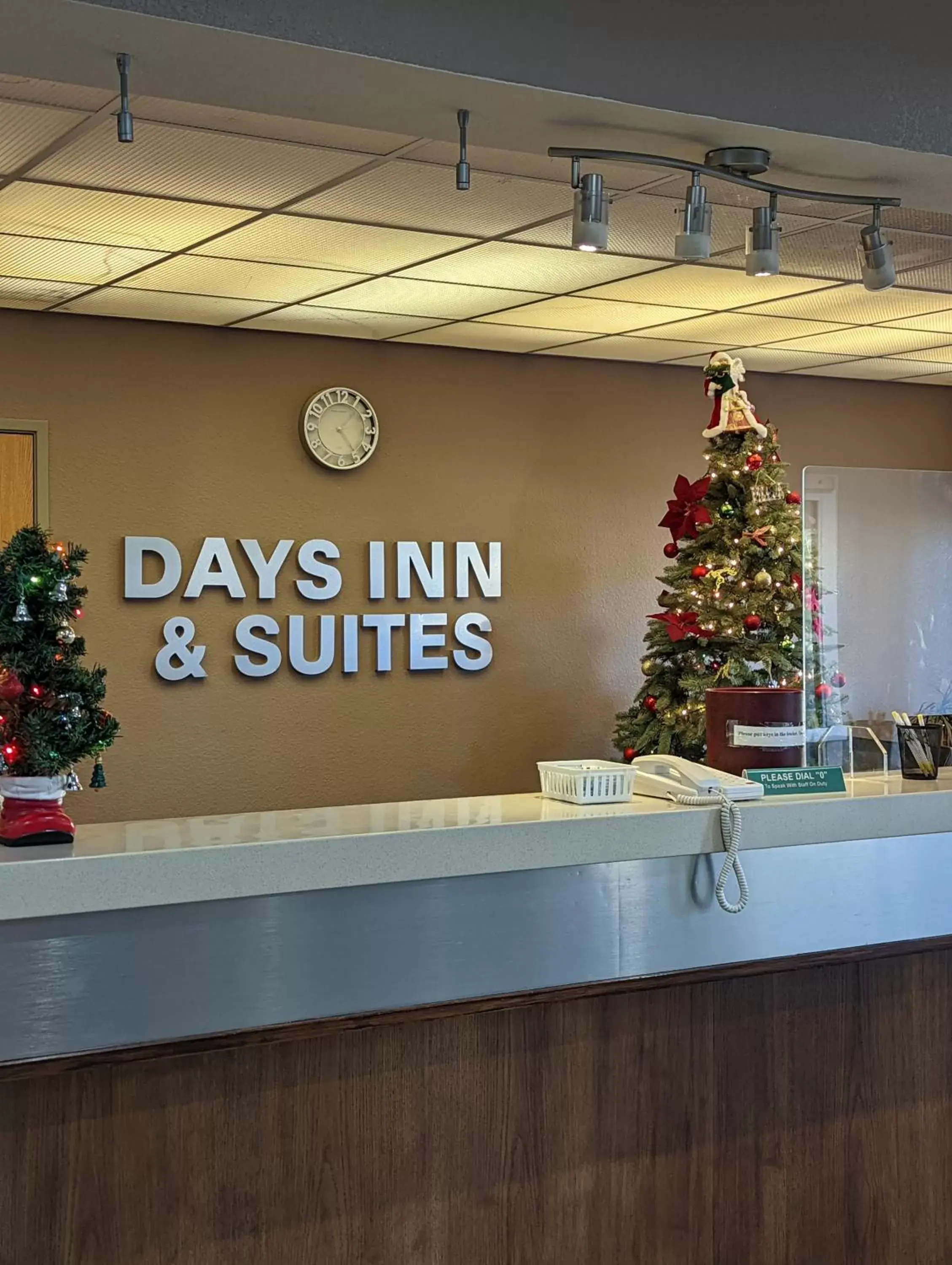 Lobby or reception in Days Inn & Suites by Wyndham Castle Rock