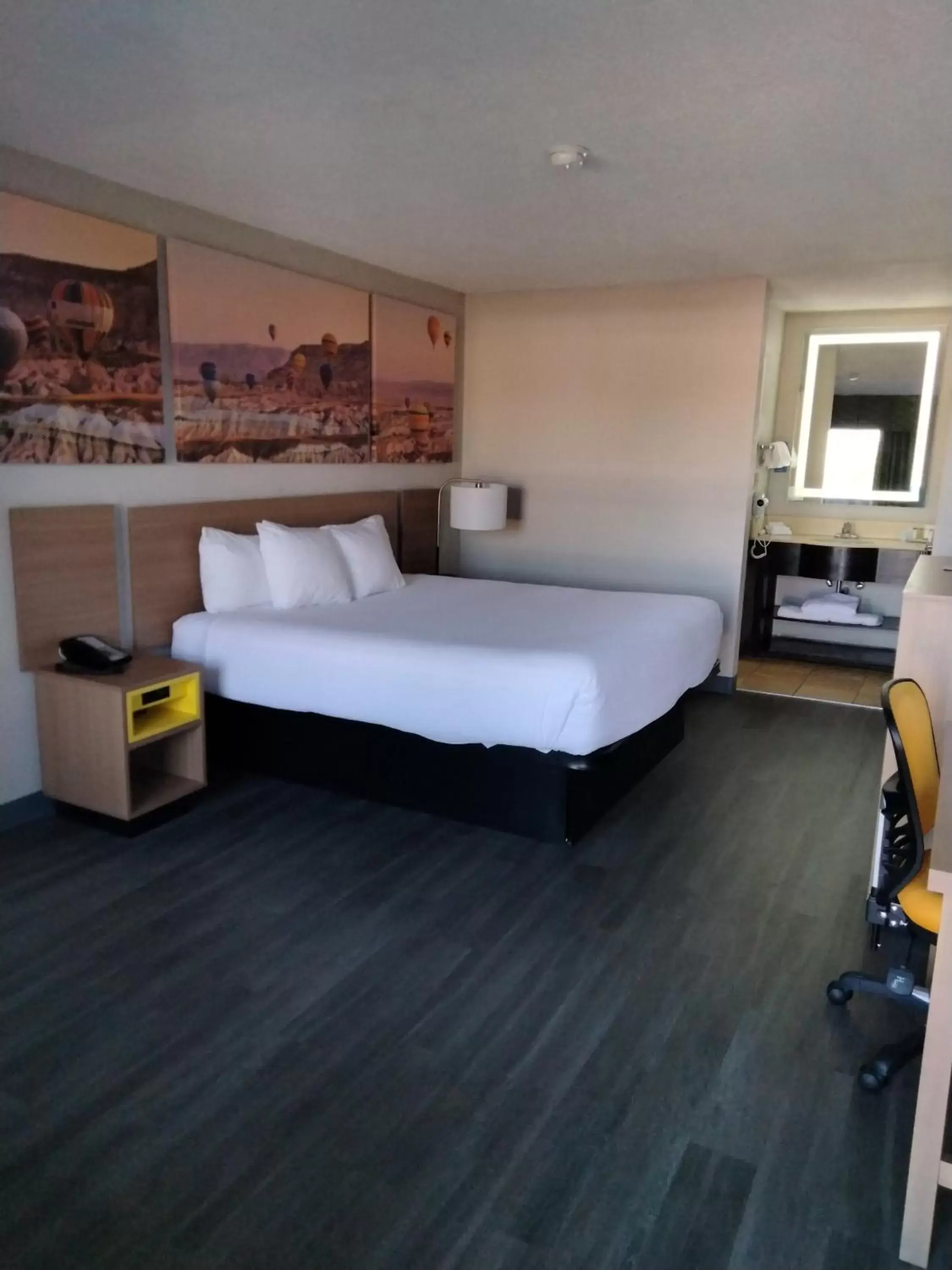 Bed in Days Inn & Suites by Wyndham Albuquerque North