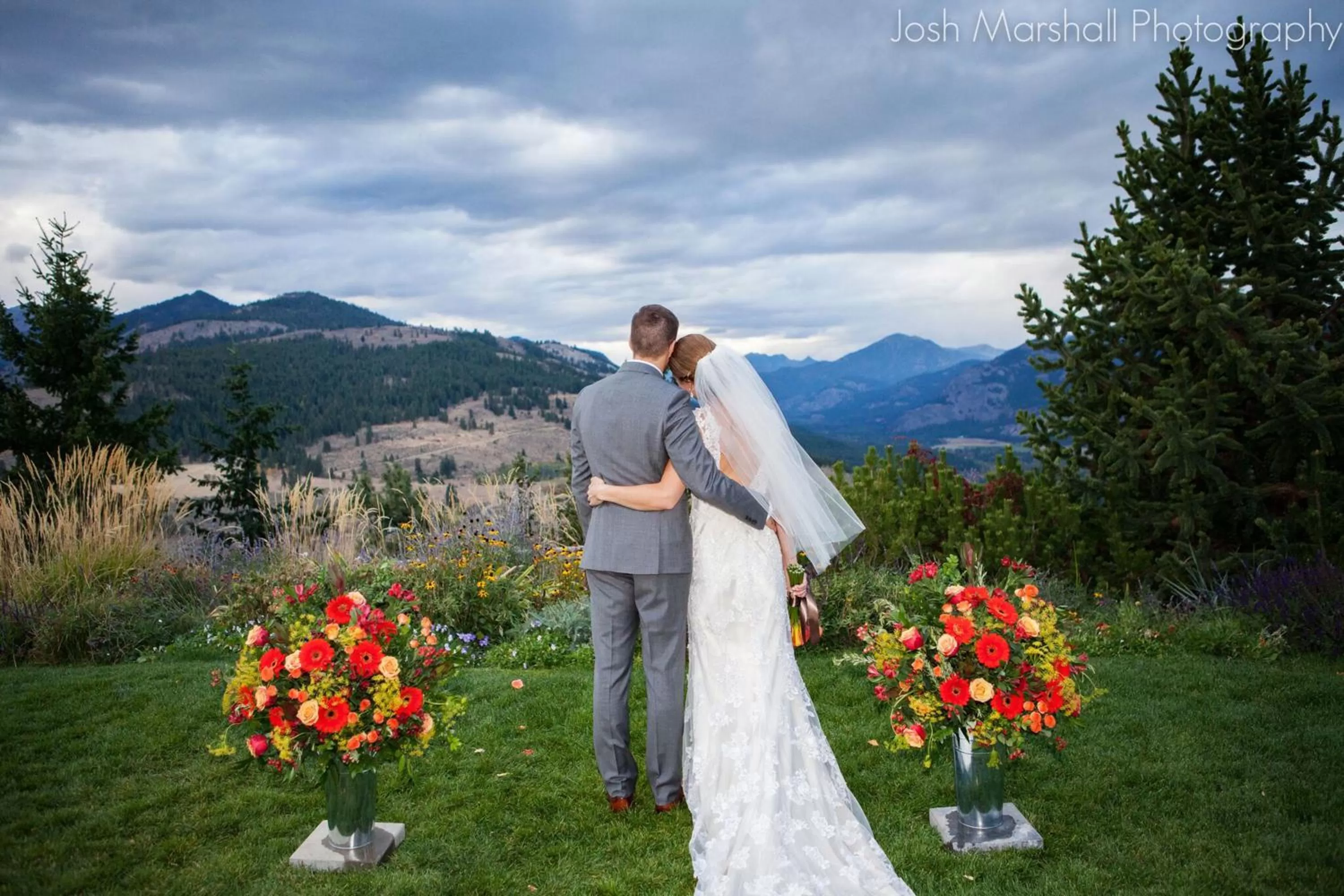 People in Sun Mountain Lodge