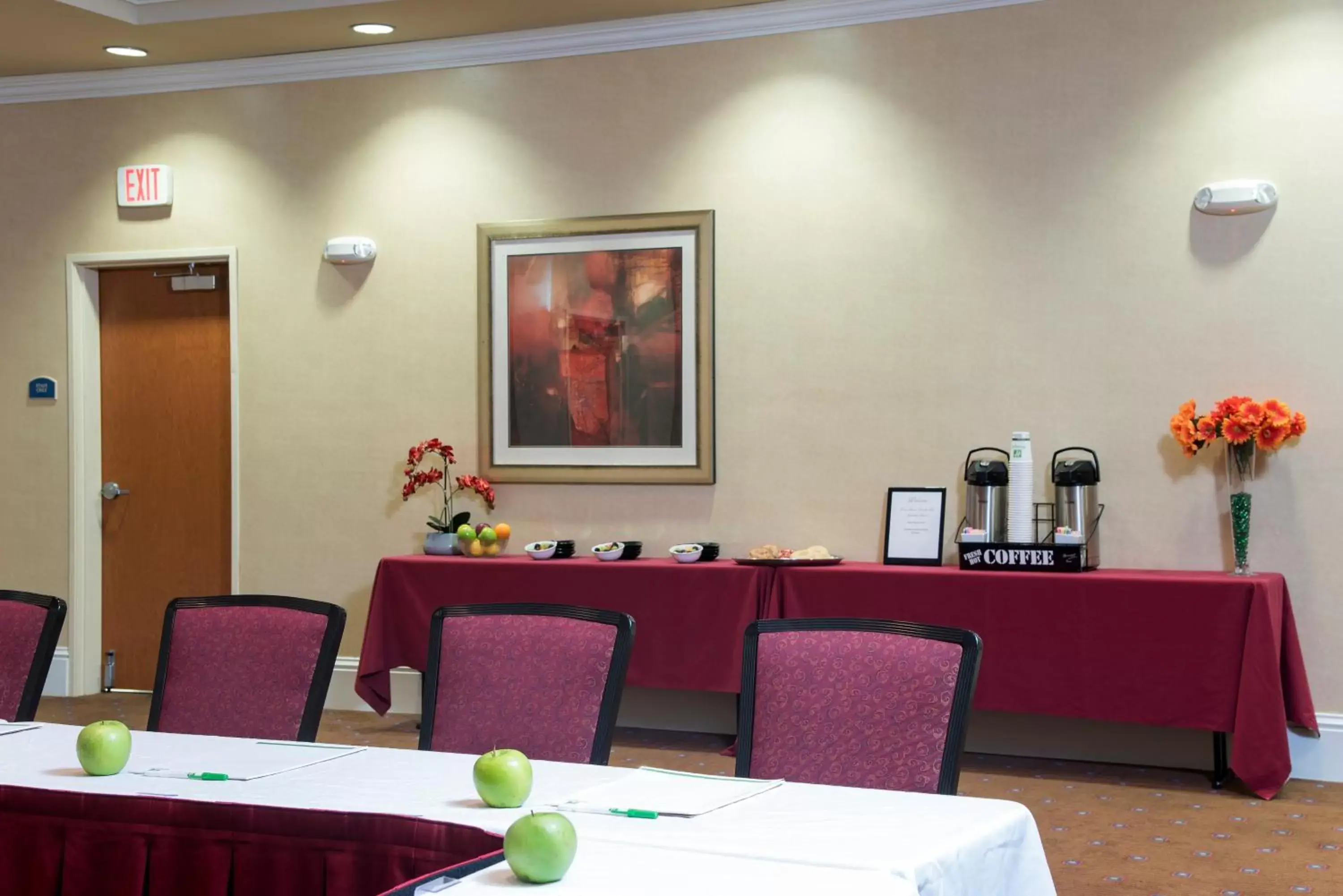 Meeting/conference room, Restaurant/Places to Eat in Holiday Inn Aurora North - Naperville