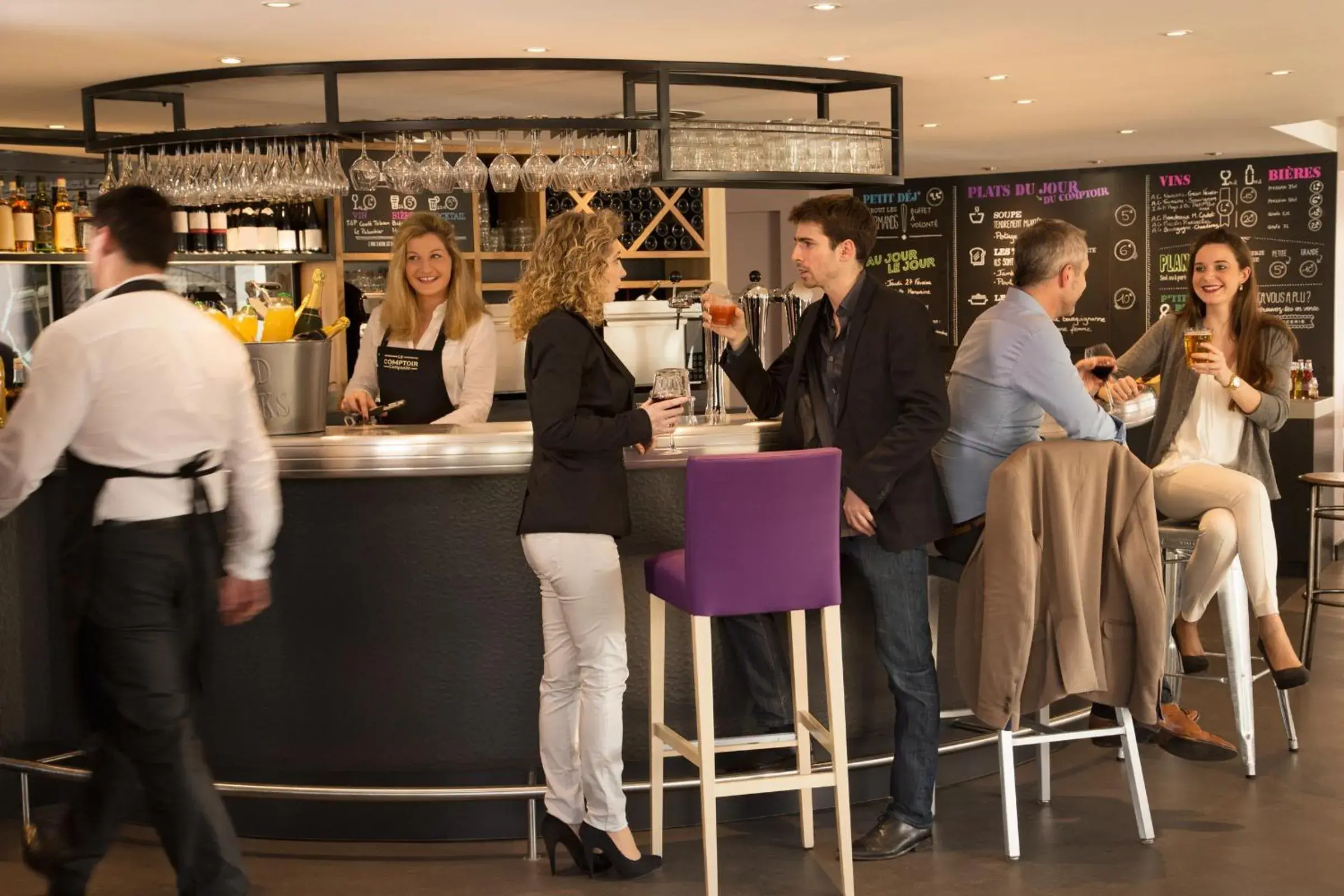 Lounge or bar in Campanile Saint-Germain-En-Laye