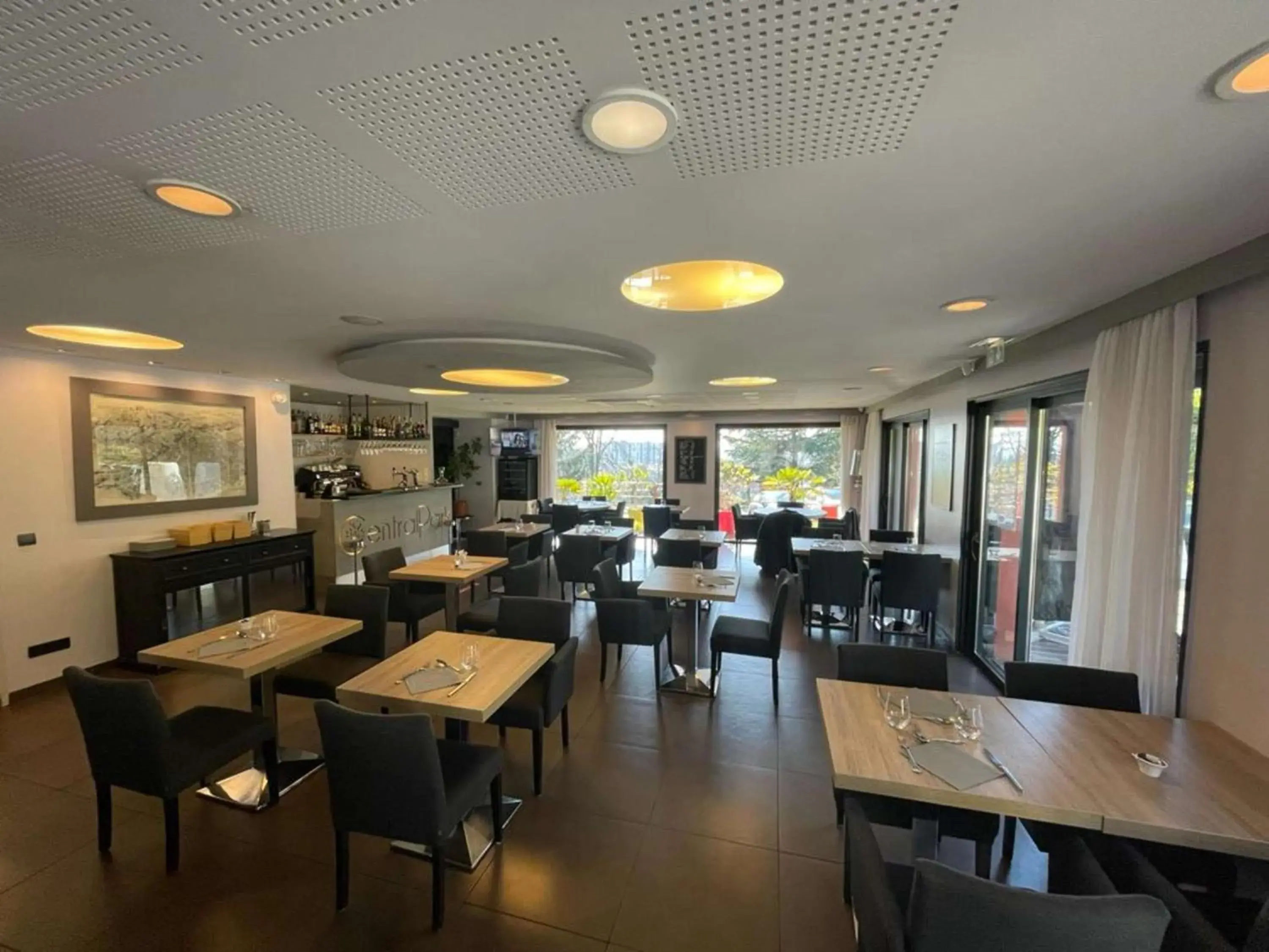 Restaurant/Places to Eat in Kyriad Lyon Sud Sainte Foy