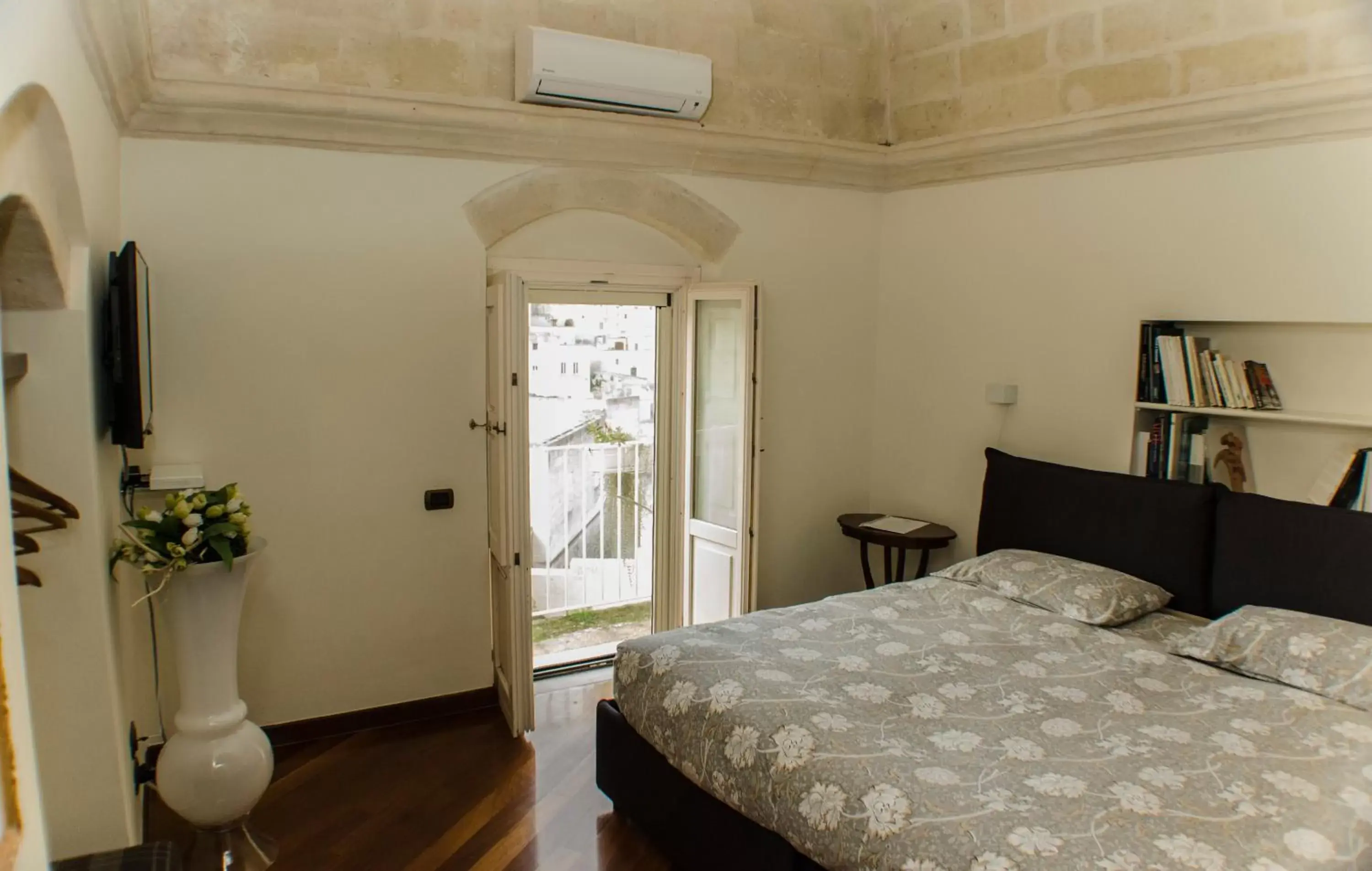 Balcony/Terrace, Bed in Alla dimora di Chiara Suite and Rooms