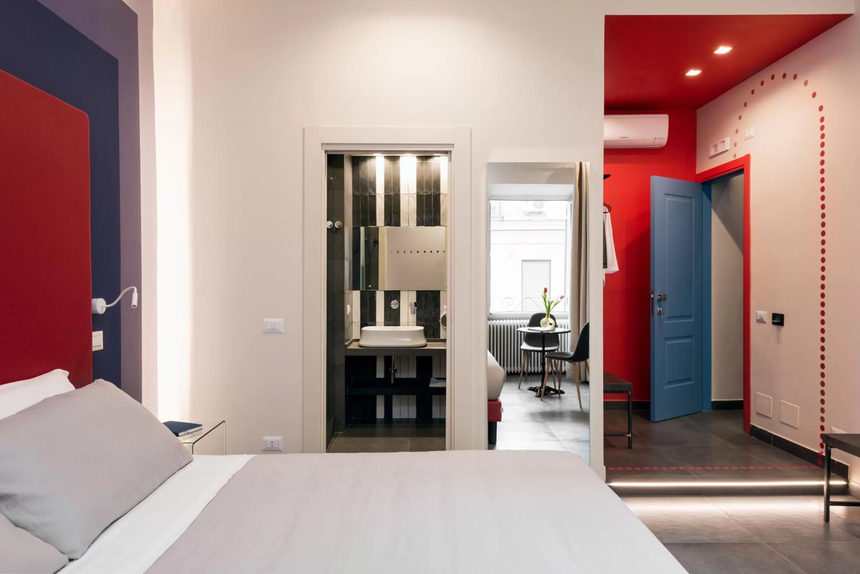 Bed in Circle in the Square