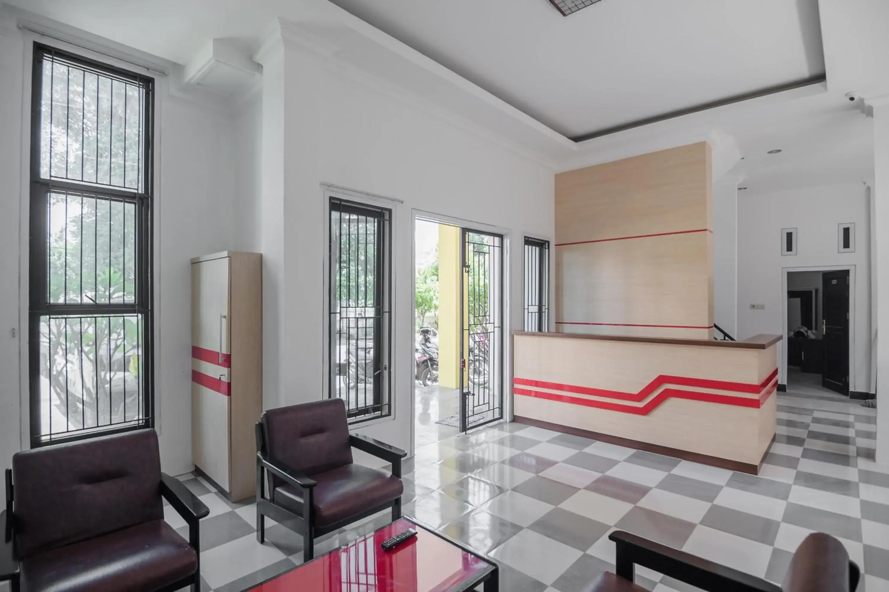 Lobby or reception, Seating Area in RedDoorz near Sultan Thaha Airport Jambi