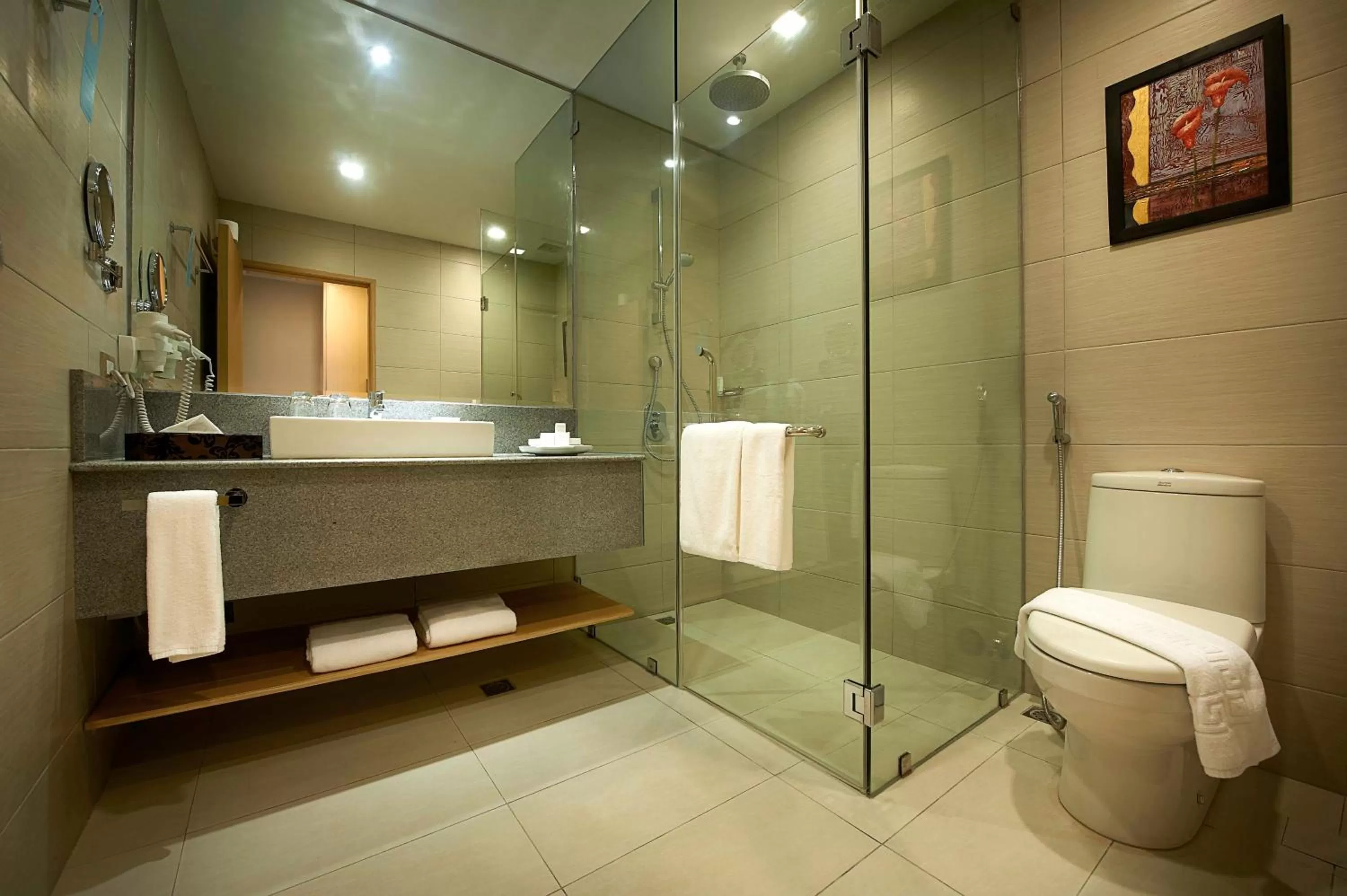 Toilet in Berjaya Makati Hotel