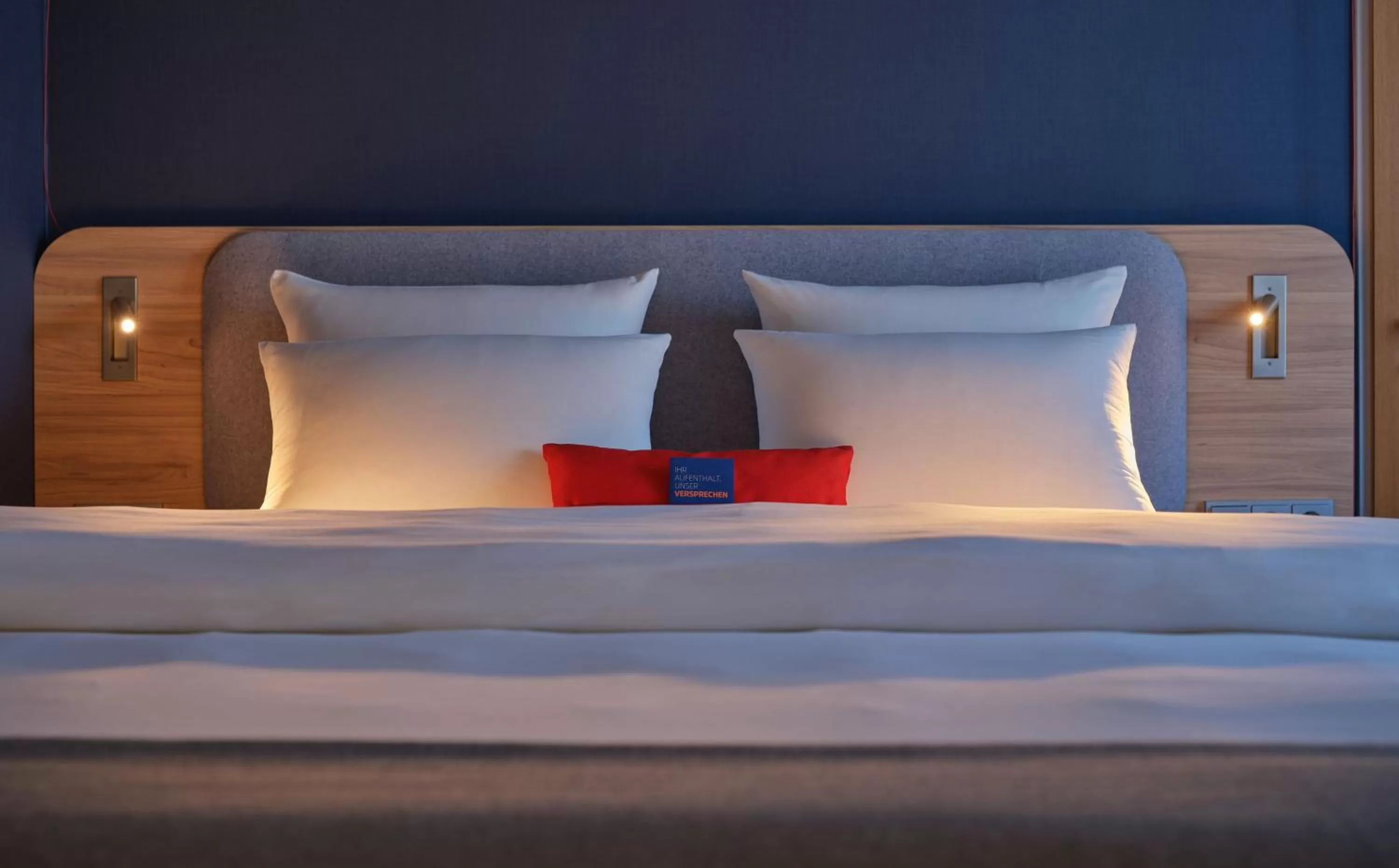 Bedroom, Bed in Holiday Inn Express Cologne Troisdorf by IHG