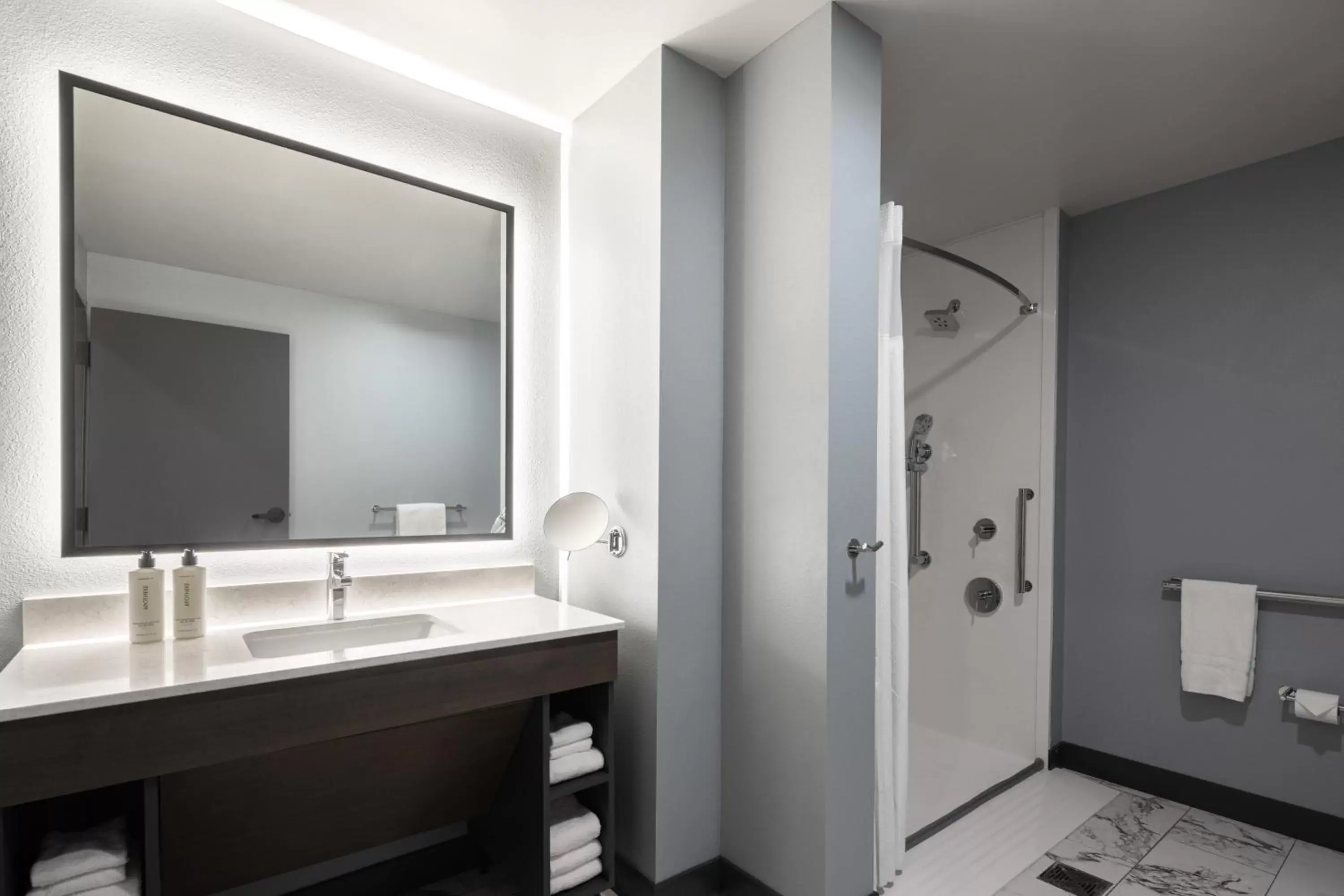 Queen Room with Two Queen Beds and Mobility Accessible Roll-In Shower in Crowne Plaza - Kearney, an IHG Hotel Queen Room with Two Queen Beds and Mobility Accessible Roll-In Shower in Crowne Plaza - Kearney, an IHG Hotel