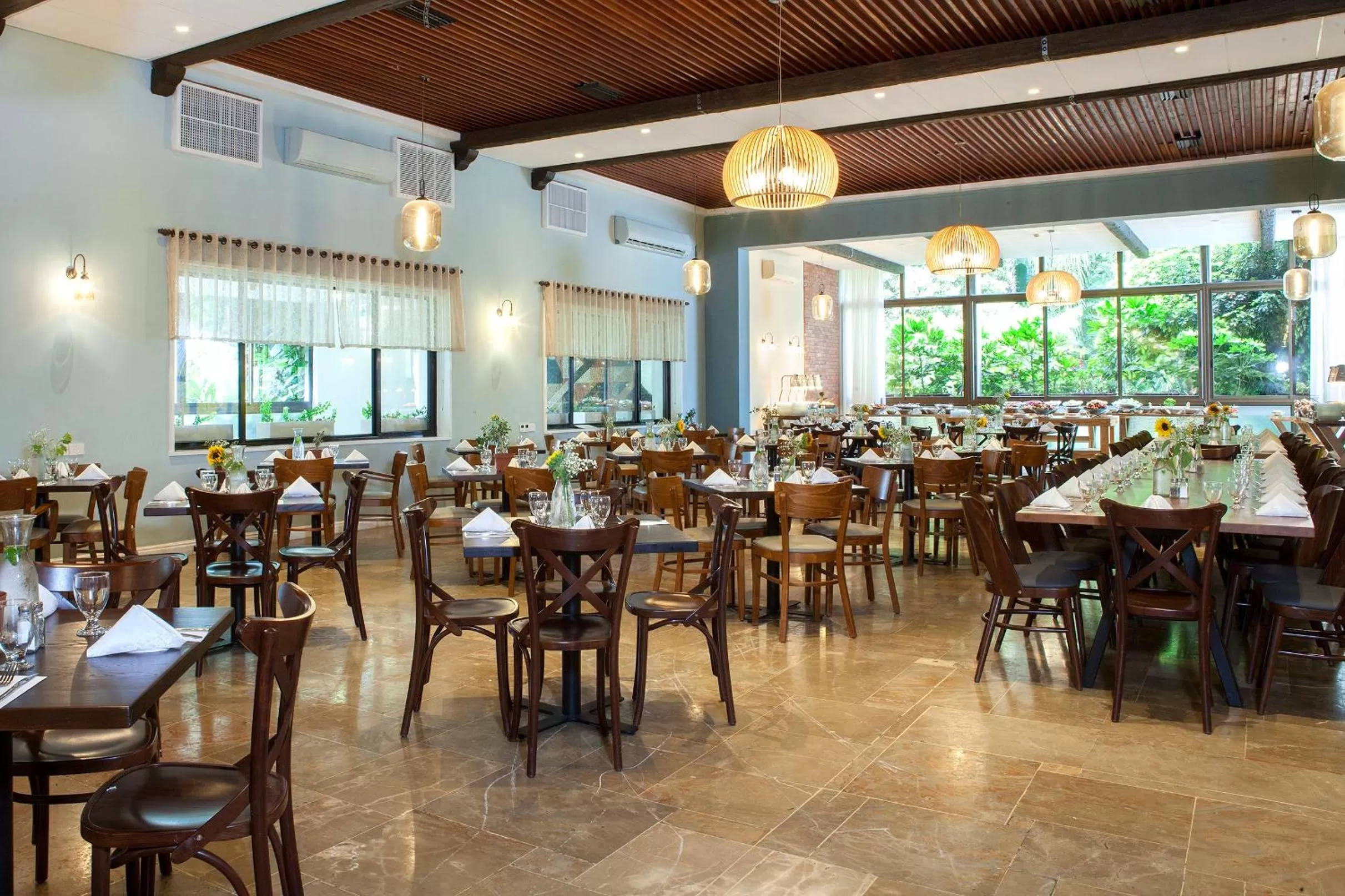 Restaurant/places to eat in Eden Inn