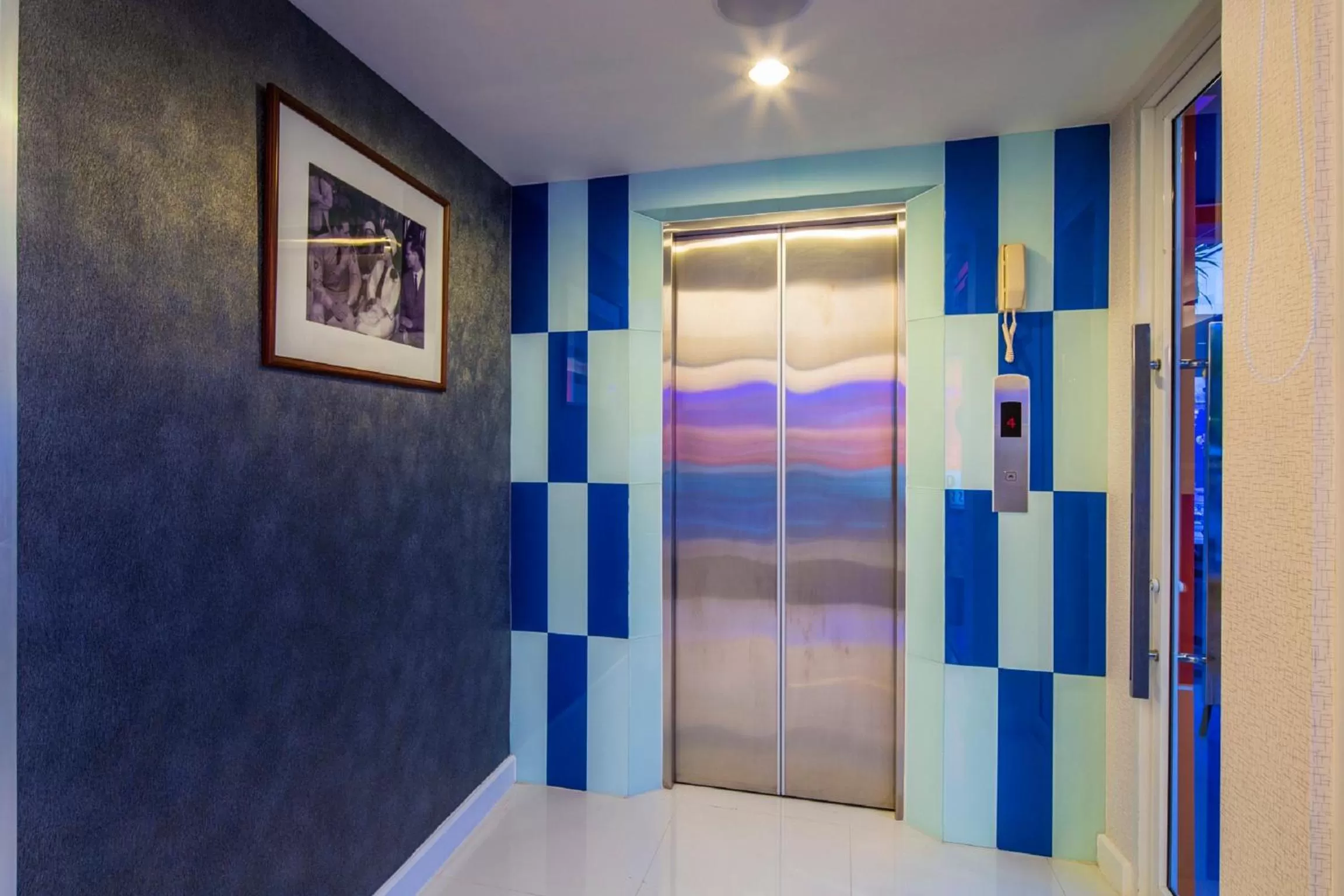 Decorative detail in Solo Express Sukhumvit 81