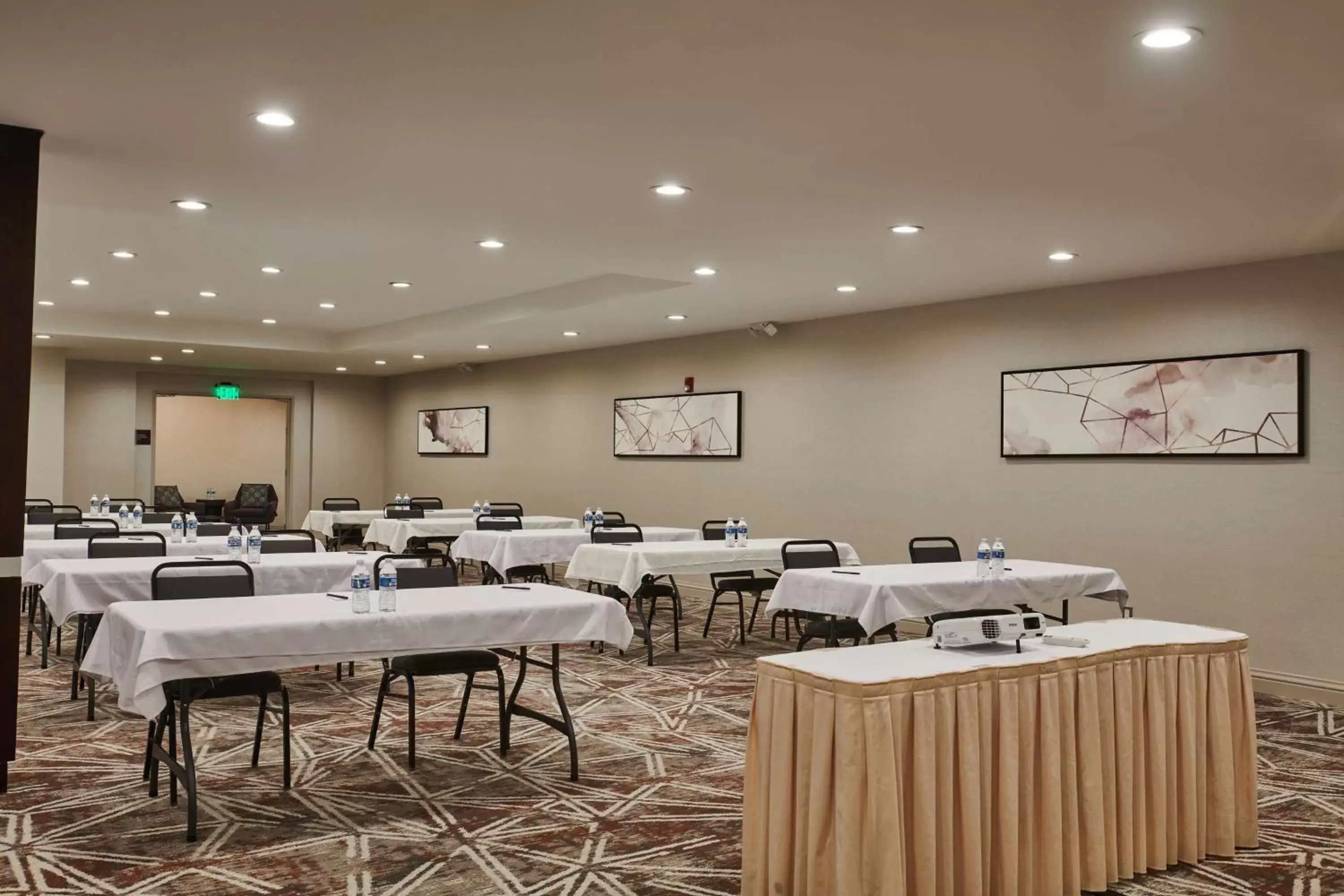 Meeting/conference room in Doubletree By Hilton Fullerton