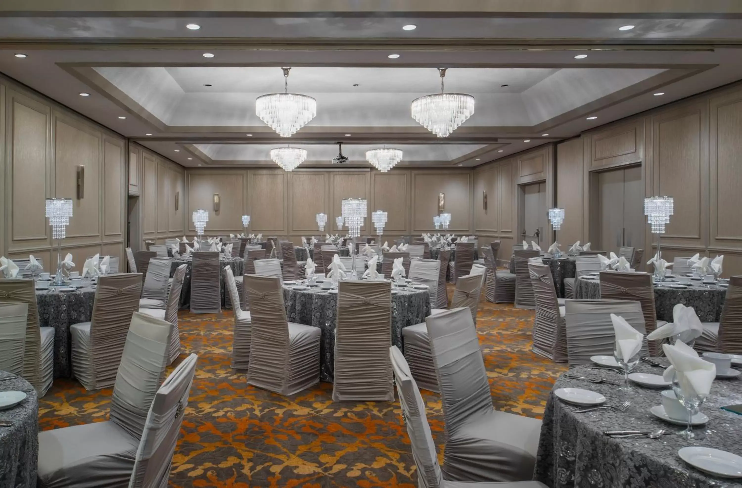 Banquet/Function facilities, Restaurant/Places to Eat in Holiday Inn Winnipeg-South, an IHG Hotel