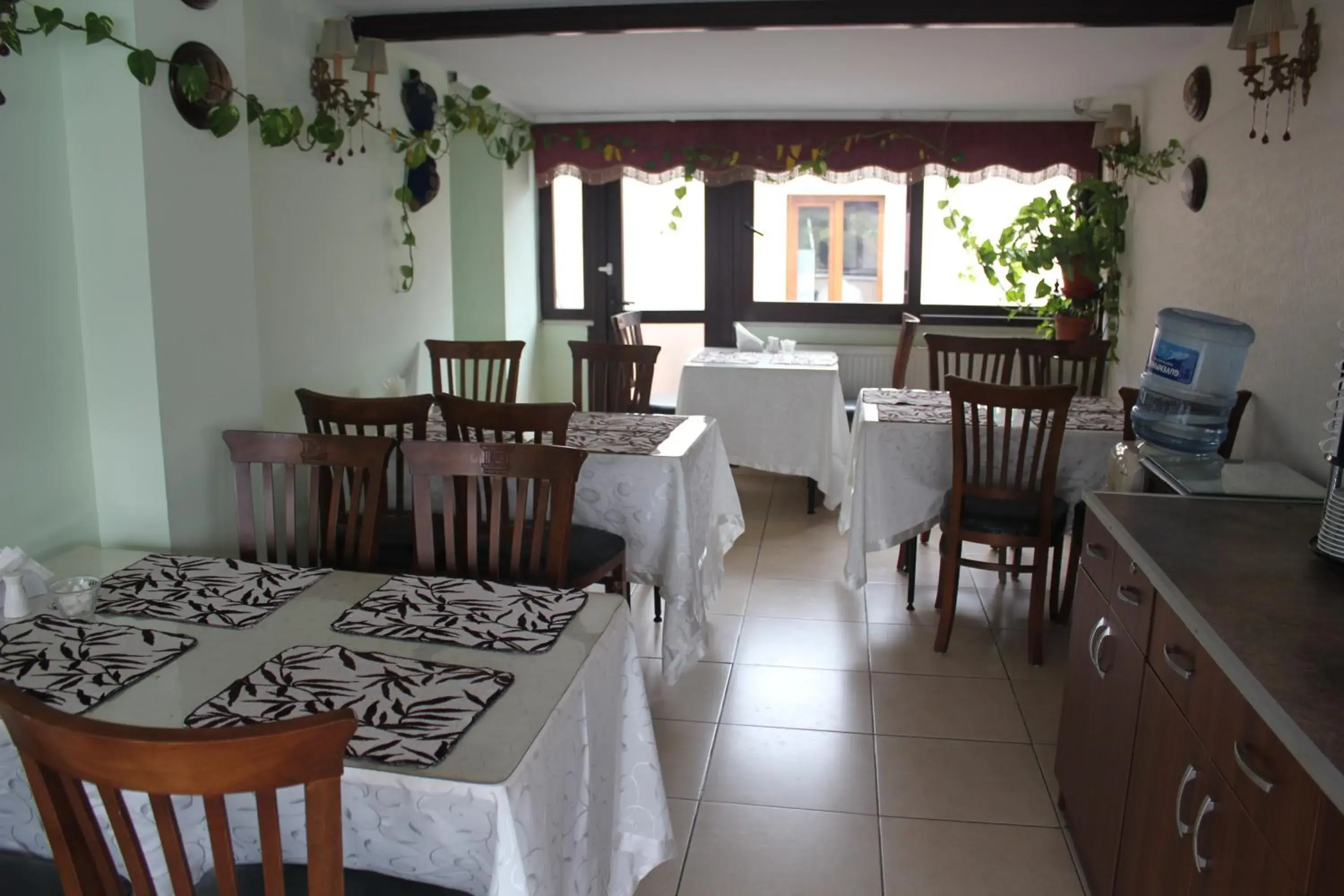 Restaurant/Places to Eat in Asmali Hotel