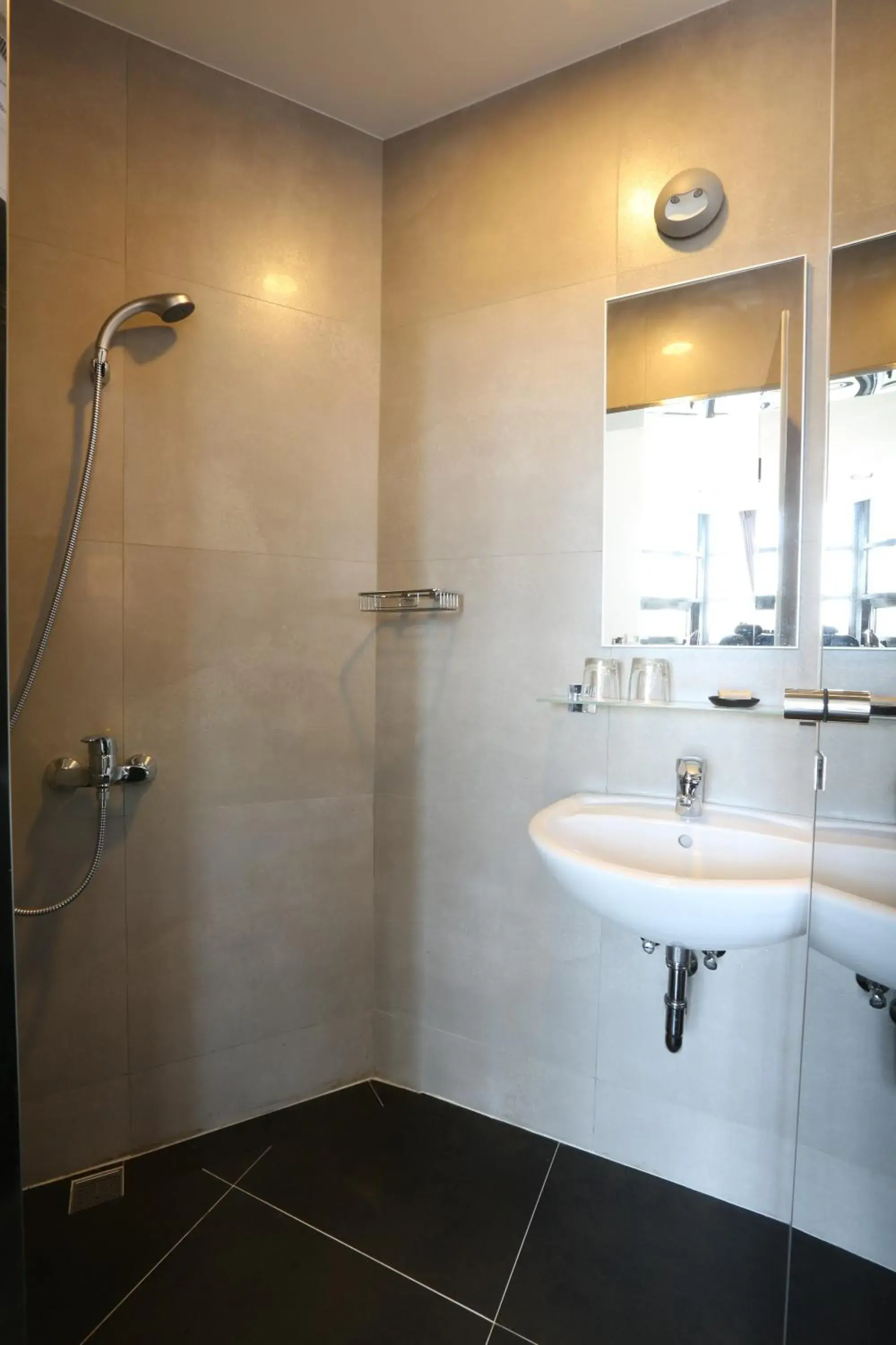 Bathroom in Tongzhan Design Inns