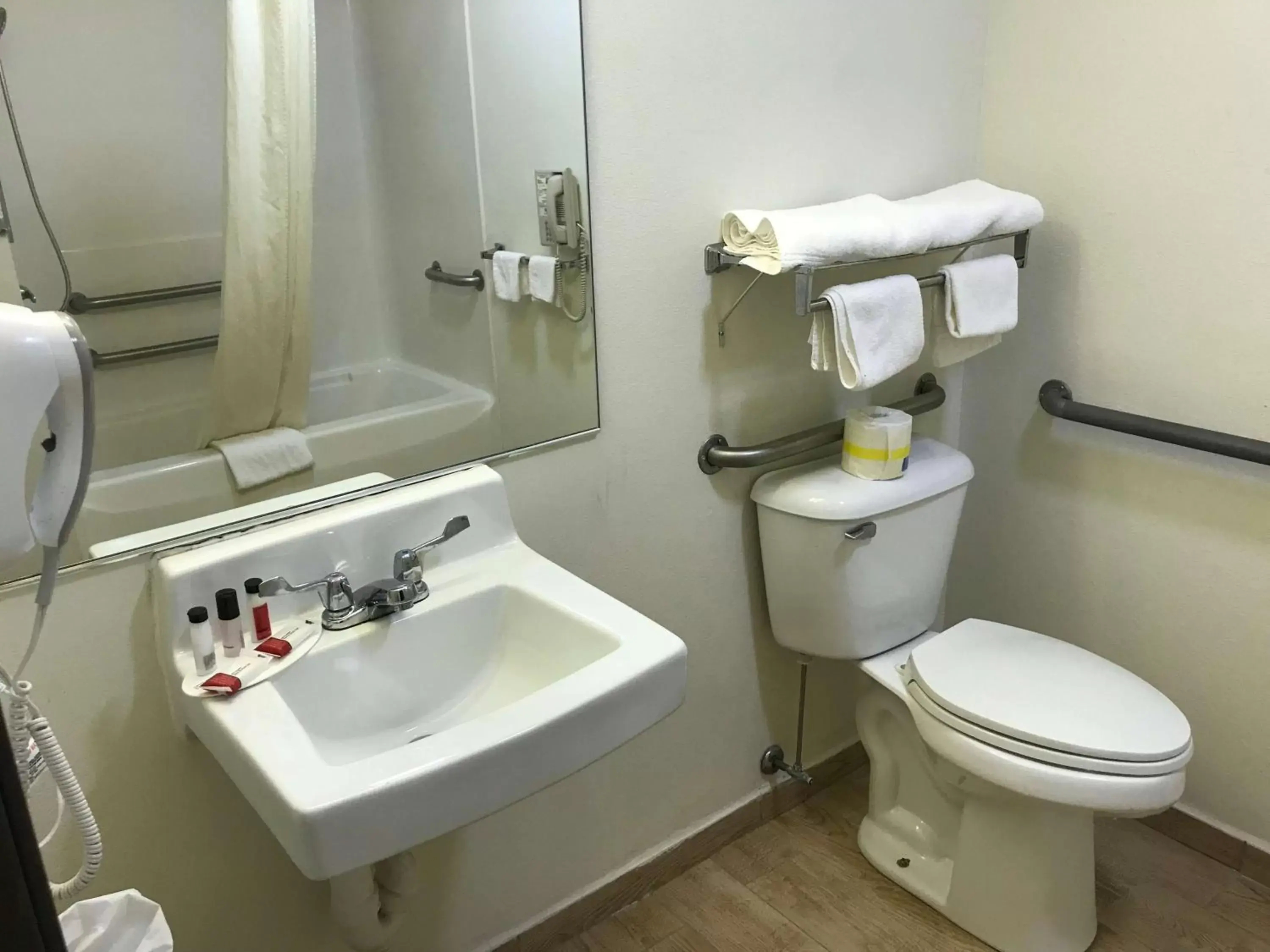 Toilet, Bathroom in SureStay Plus Hotel by Best Western Bettendorf