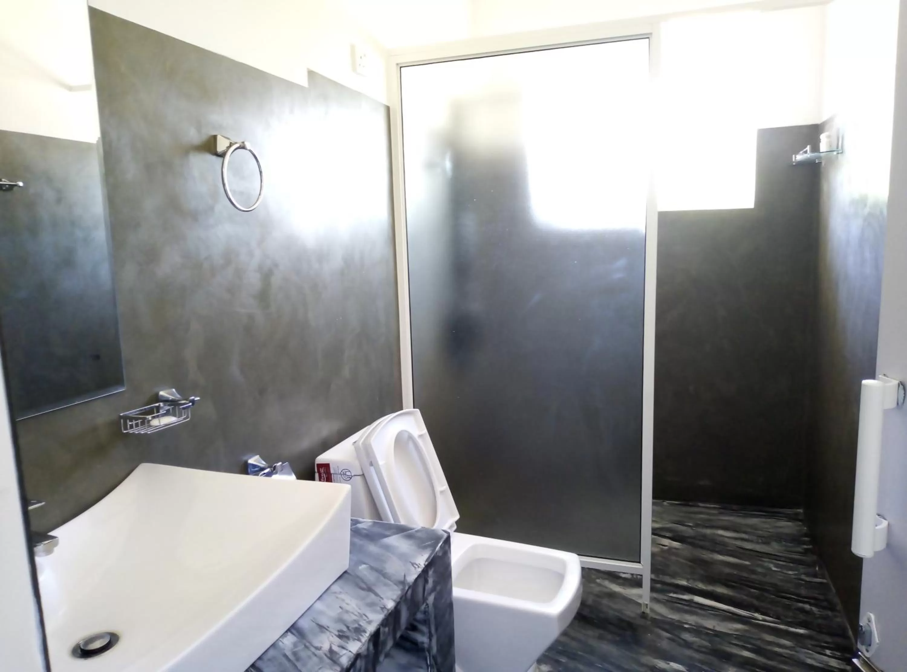 Bathroom in 4 Aces Ella