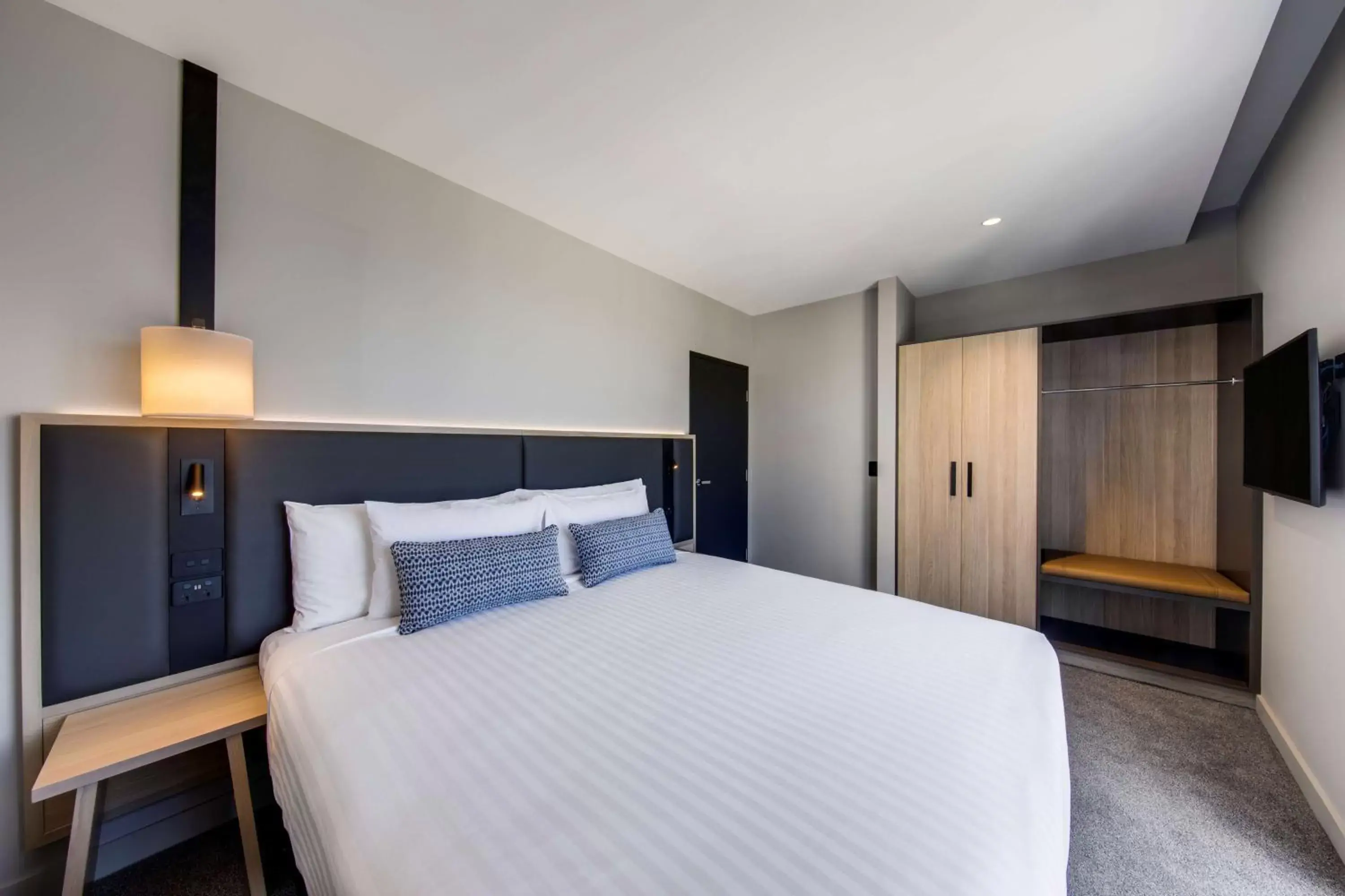 Photo of the whole room, Bed in Vibe Hotel Hobart