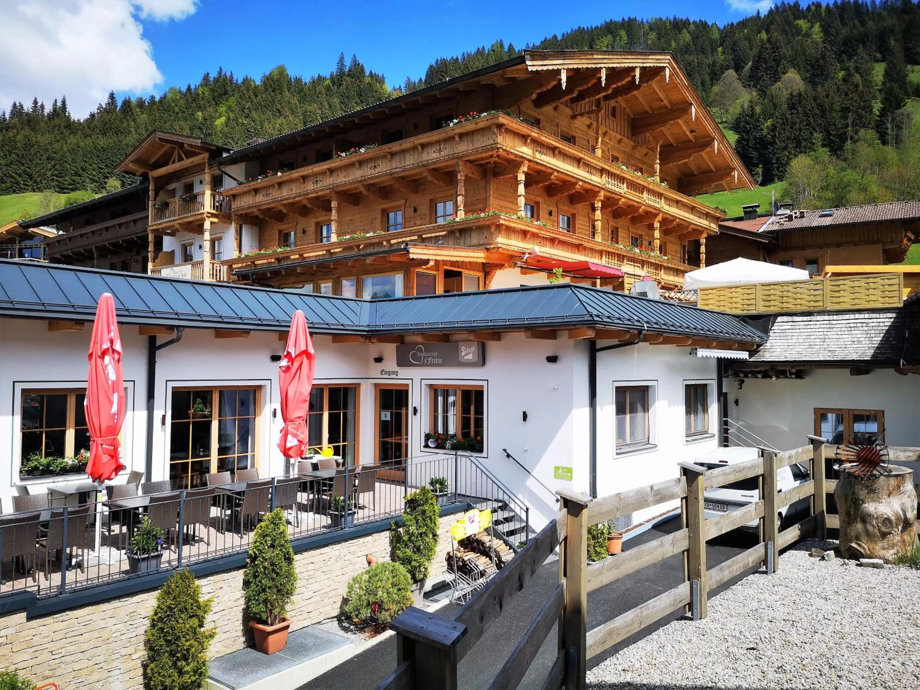 Restaurant/places to eat, Property Building in Hotel Aschauer Hof z'Fritzn