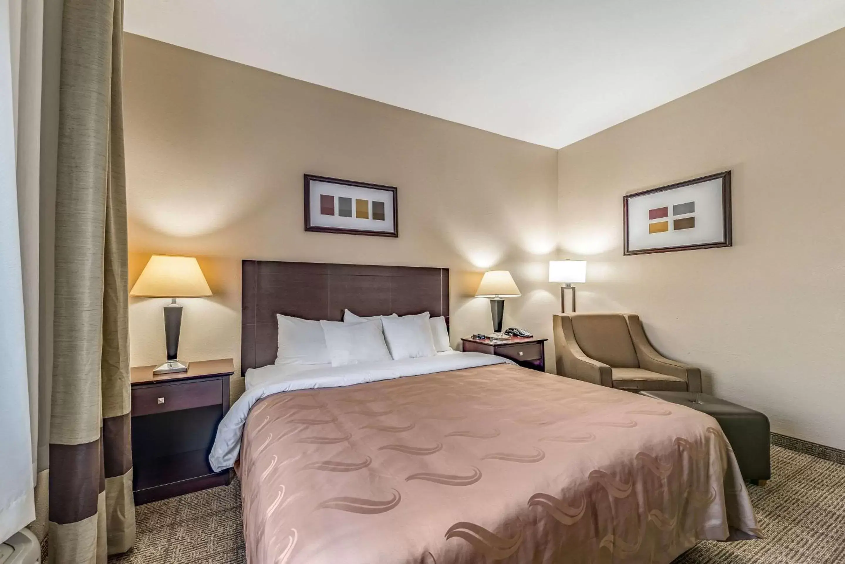 Photo of the whole room, Bed in Quality Inn West Plano - Dallas