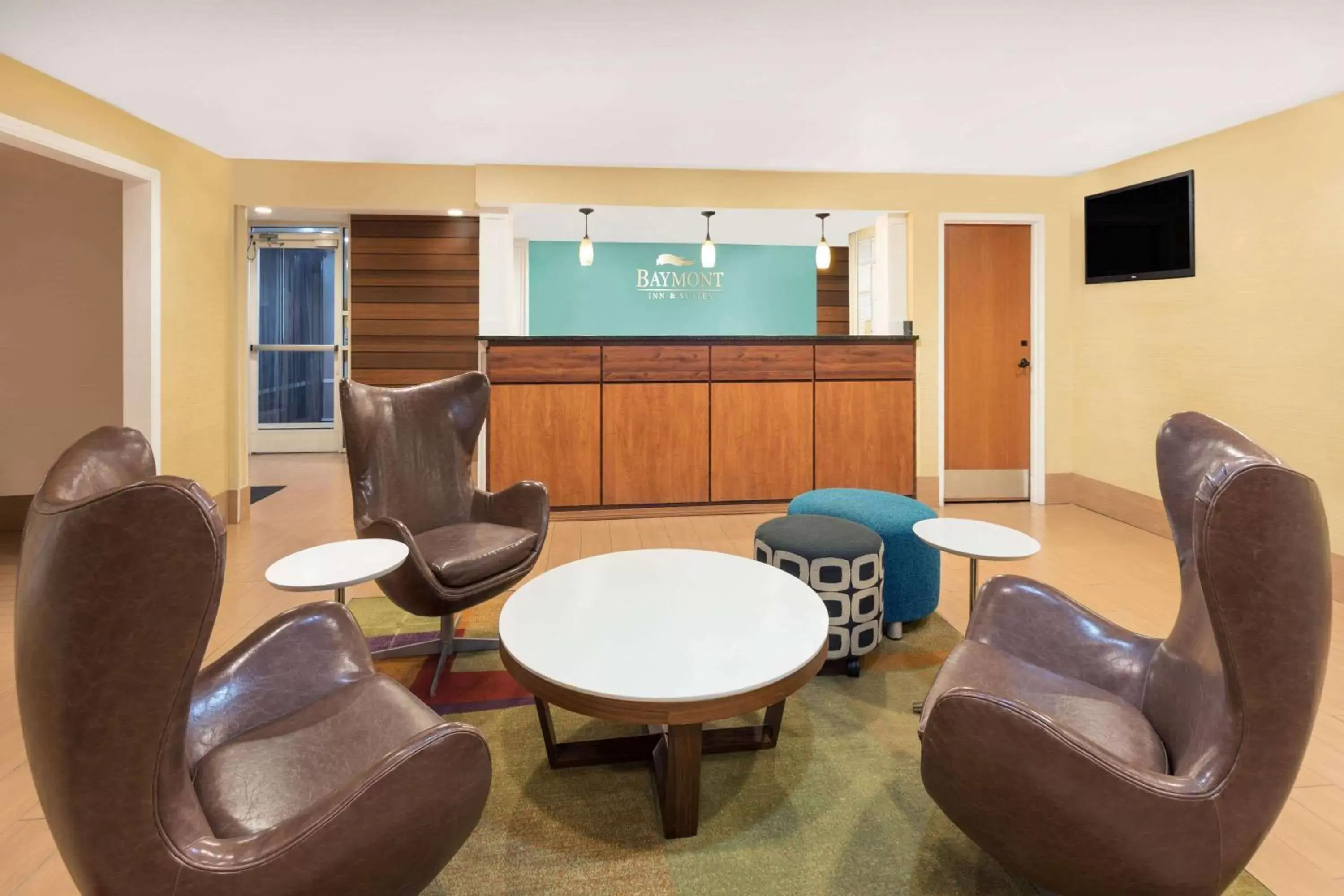 Lobby or reception in Baymont by Wyndham Savannah Midtown Lobby or reception in Baymont by Wyndham Savannah Midtown