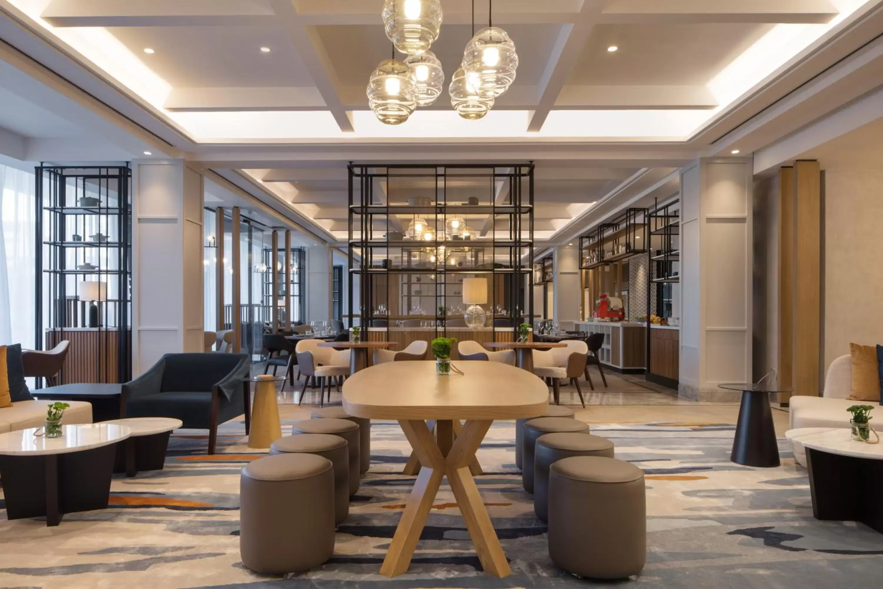 Lobby or reception, Lounge/Bar in Tirana Marriott Hotel