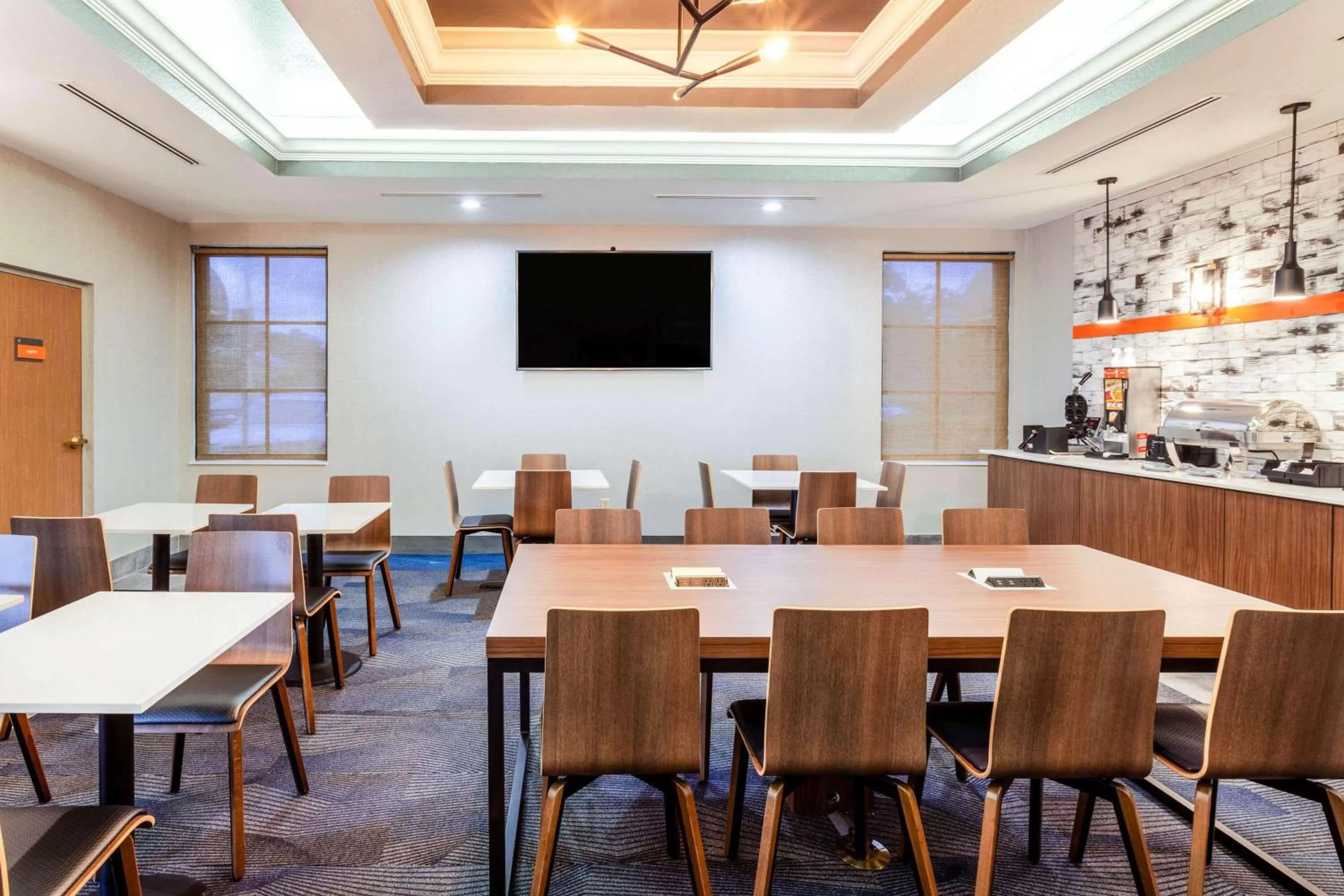 Restaurant/places to eat in La Quinta by Wyndham St. Petersburg Northeast *Newly Renovated