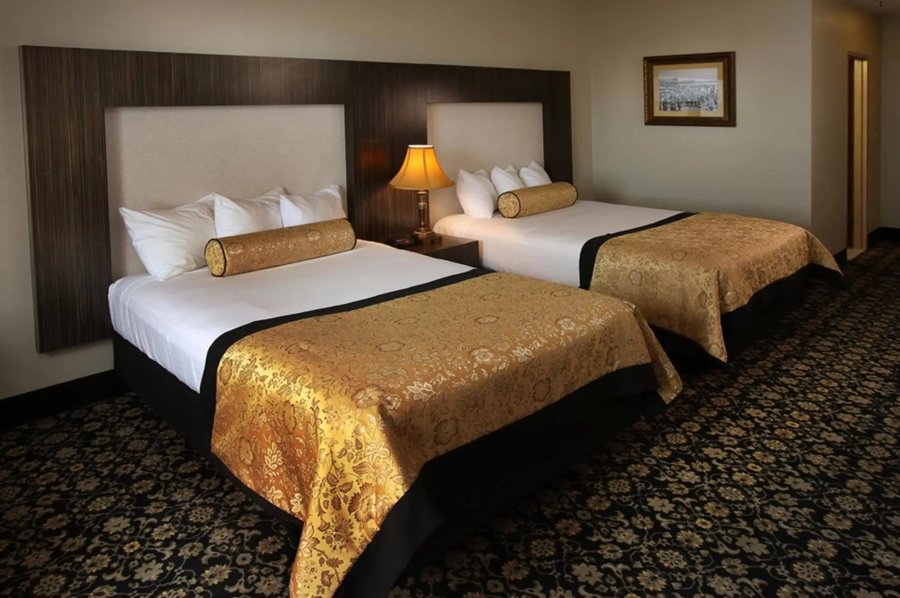 Bed in The Claridge Hotel