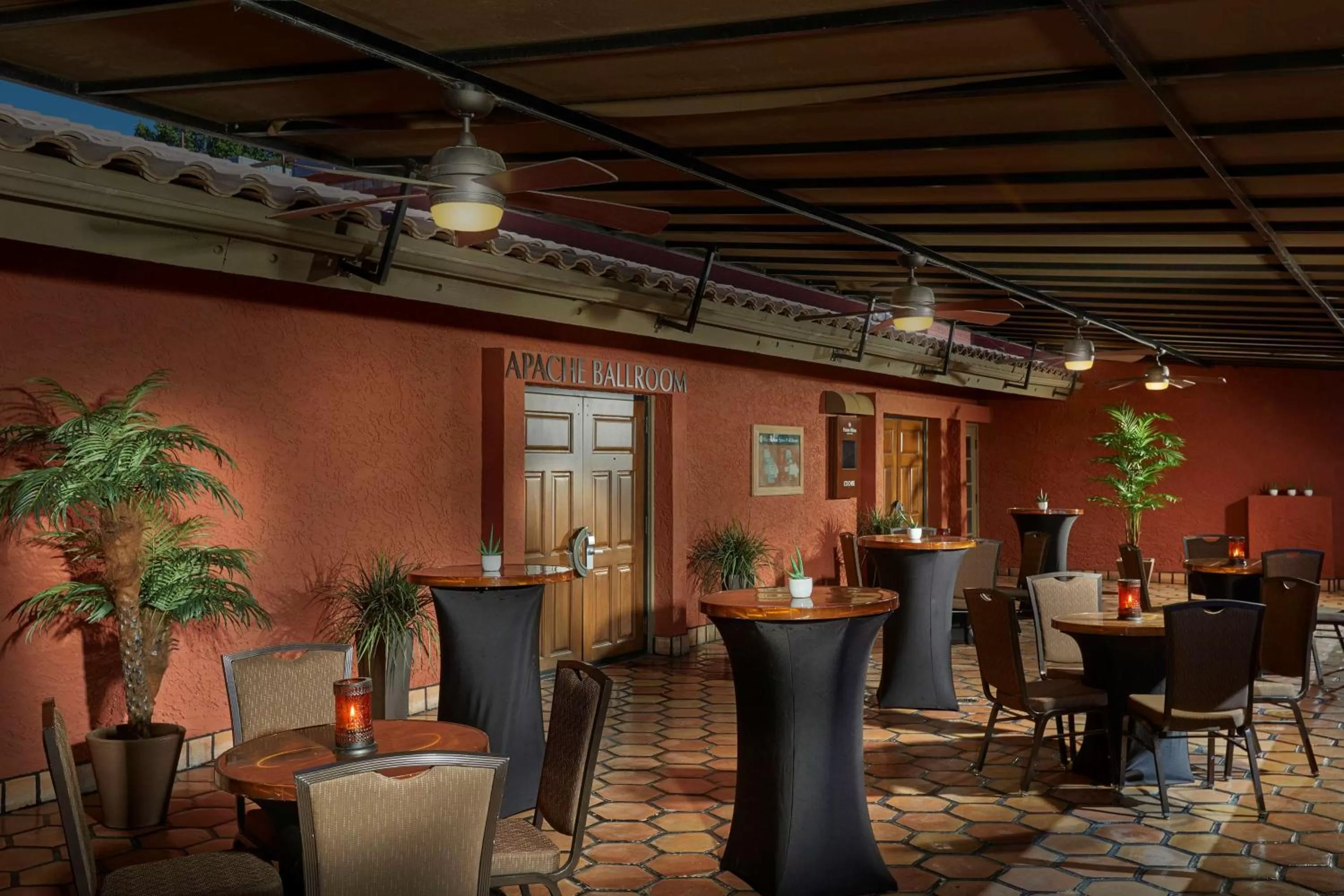 Property building in Hilton Phoenix Resort at the Peak