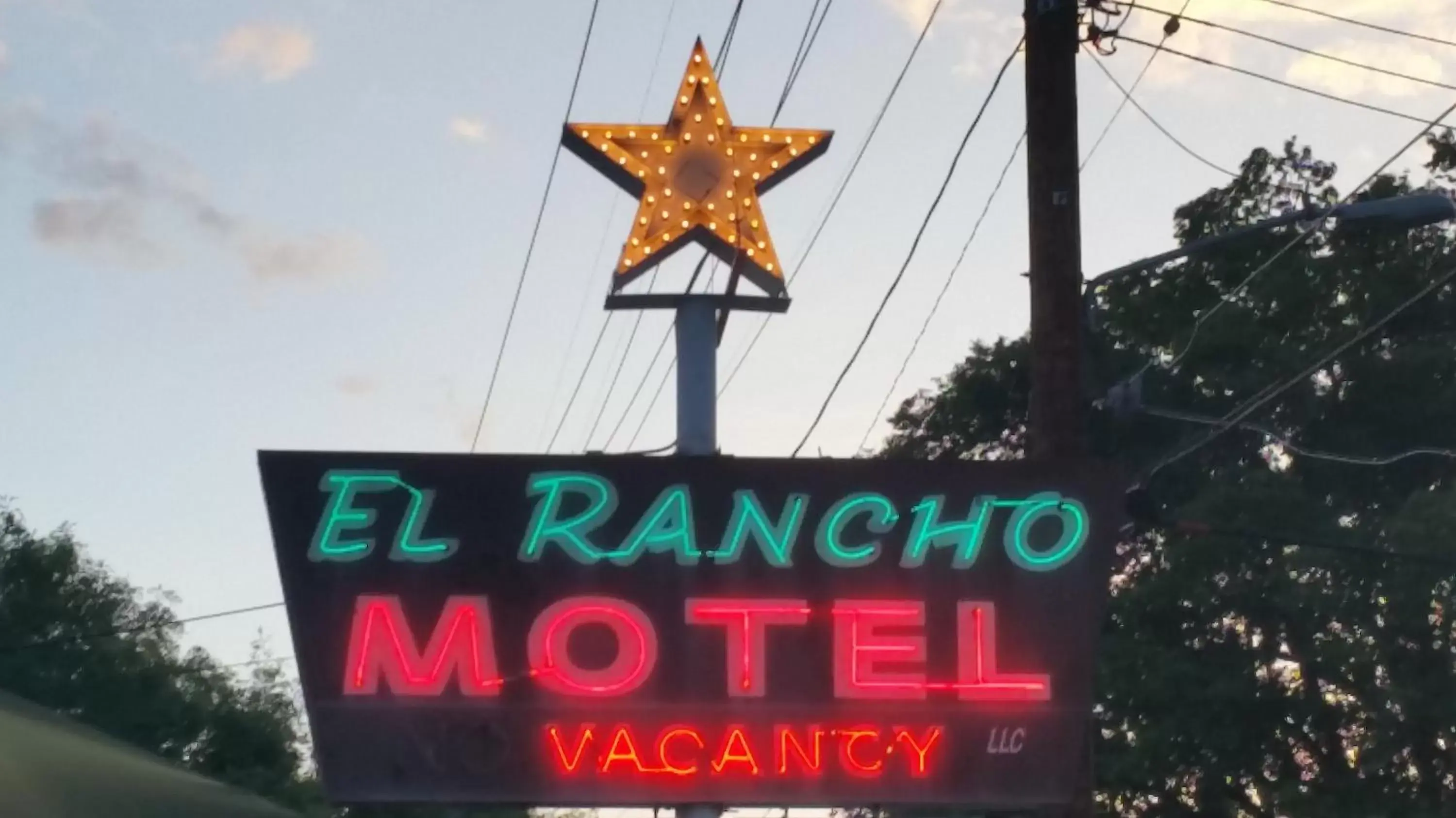 Day, Property Logo/Sign in El Rancho Motel