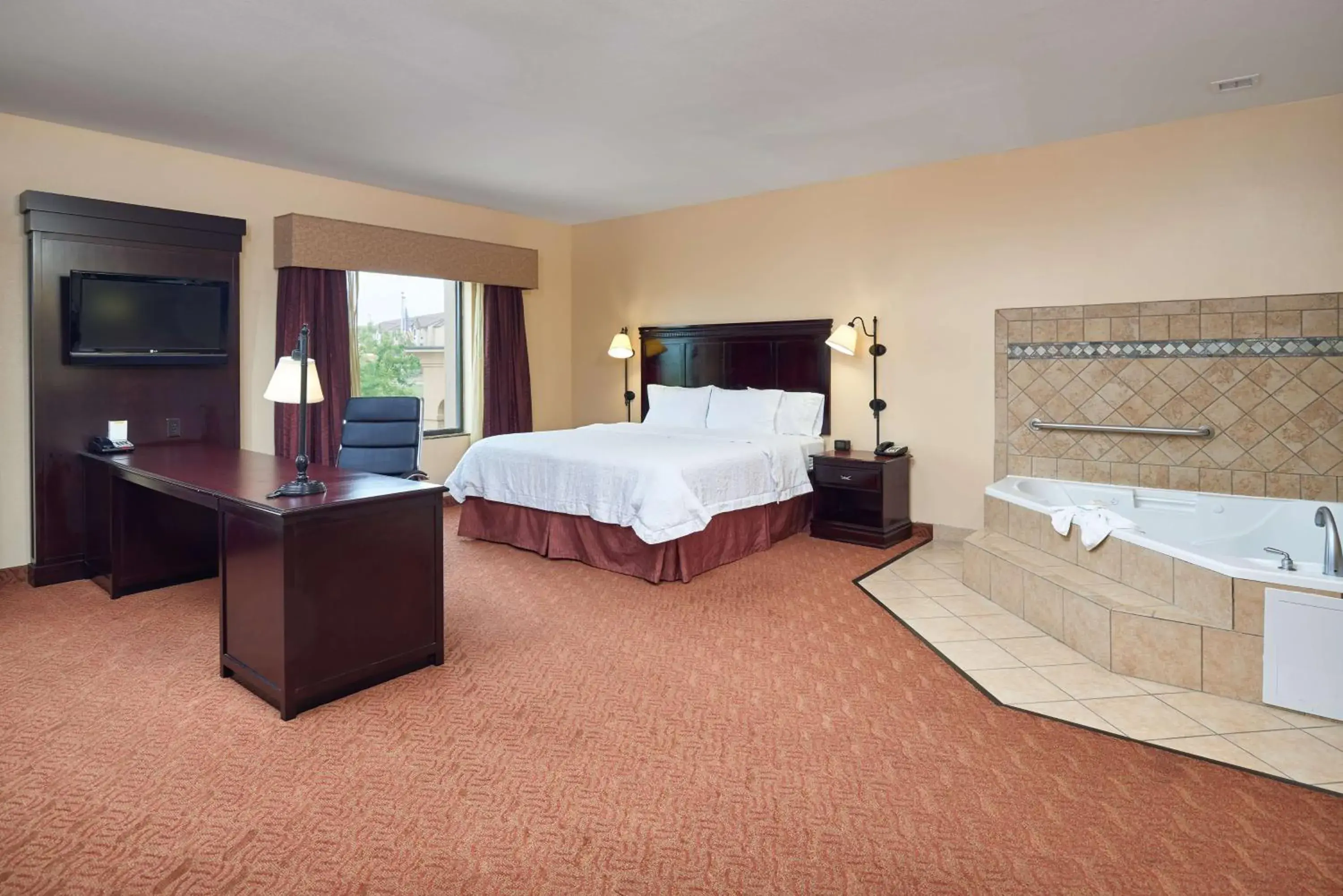 Bedroom, Bed in Hampton Inn & Suites Austin South Buda