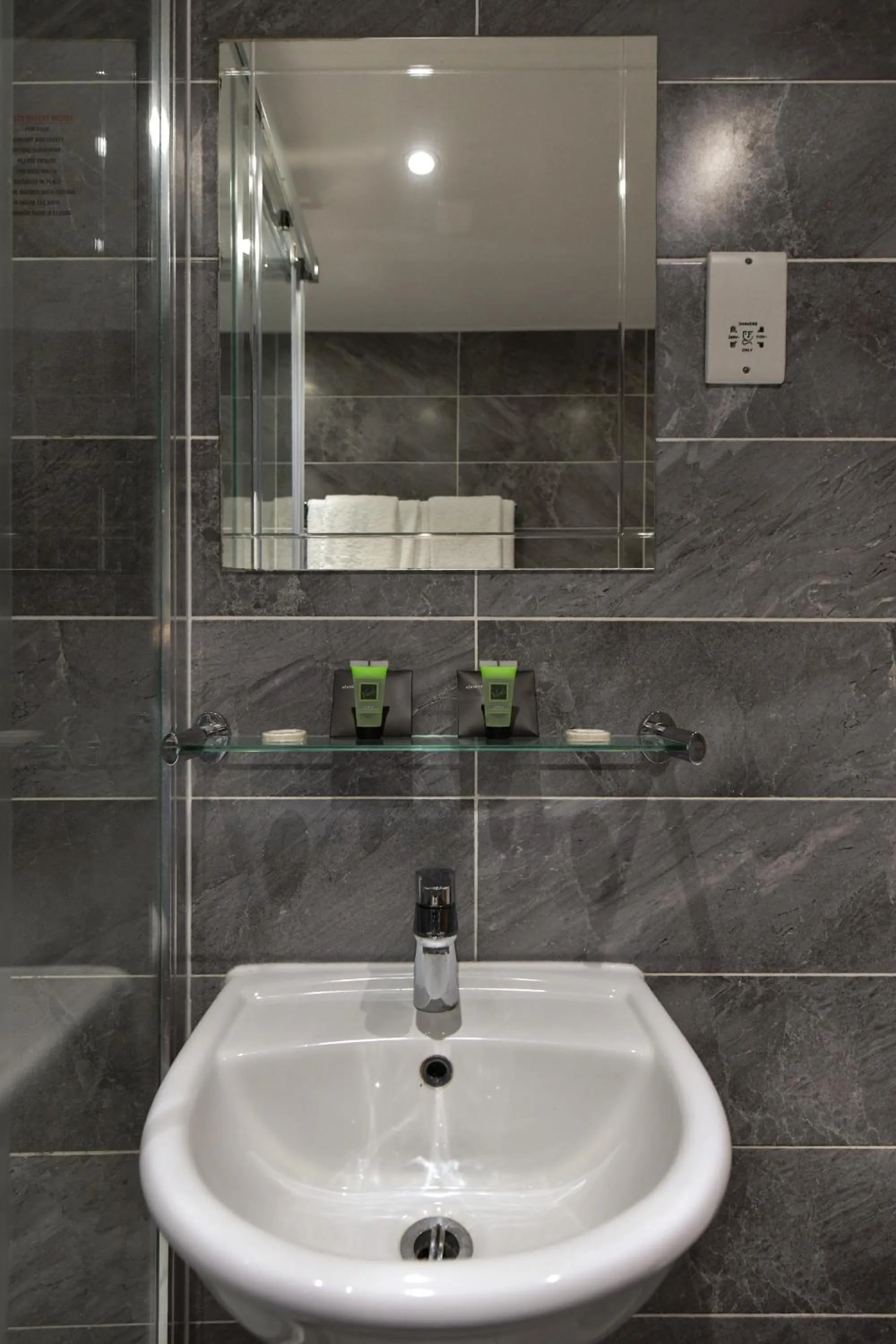 Bathroom in Queens Park Hotel