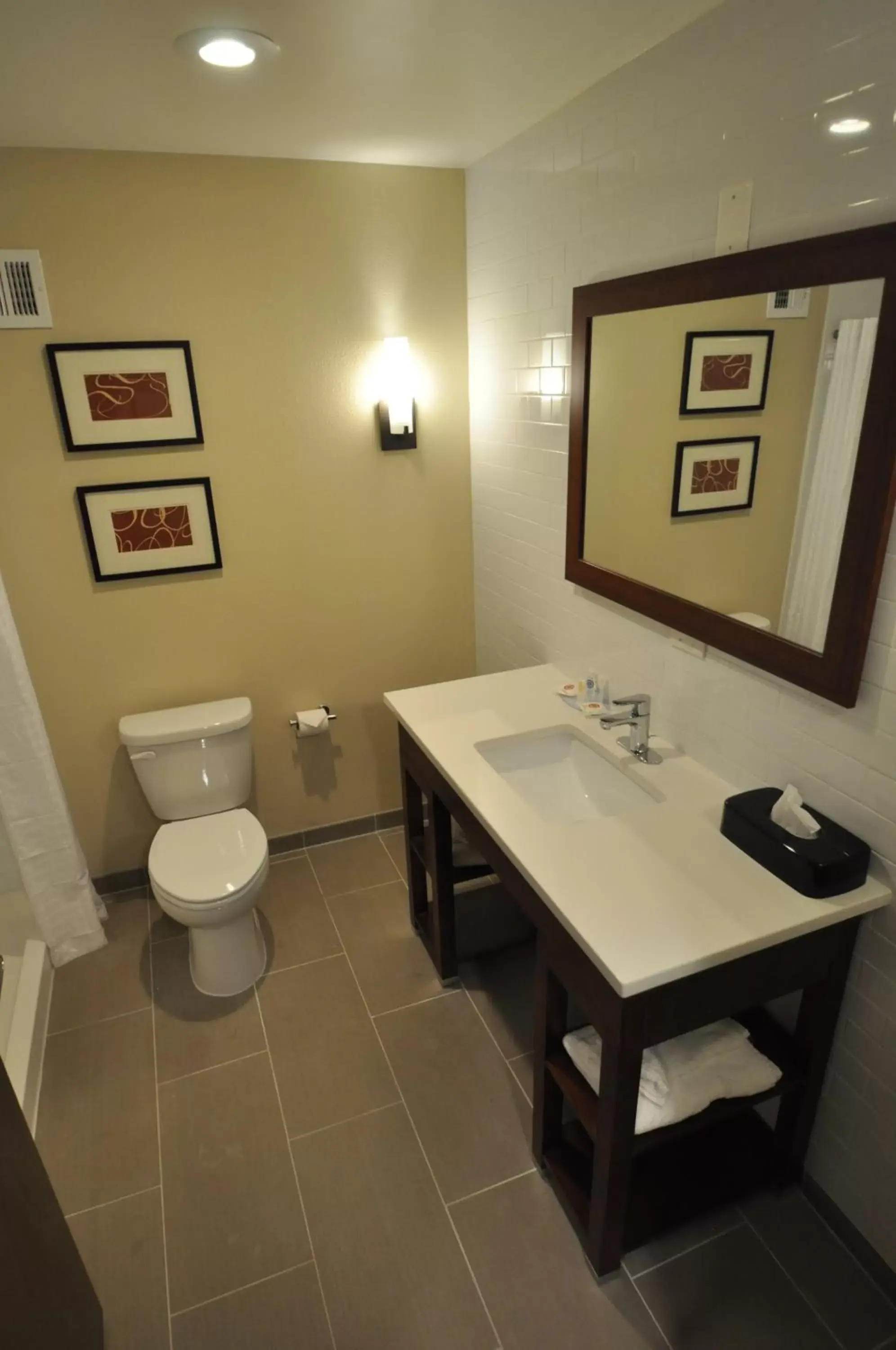 Toilet, Bathroom in Comfort Inn & Suites Aberdeen