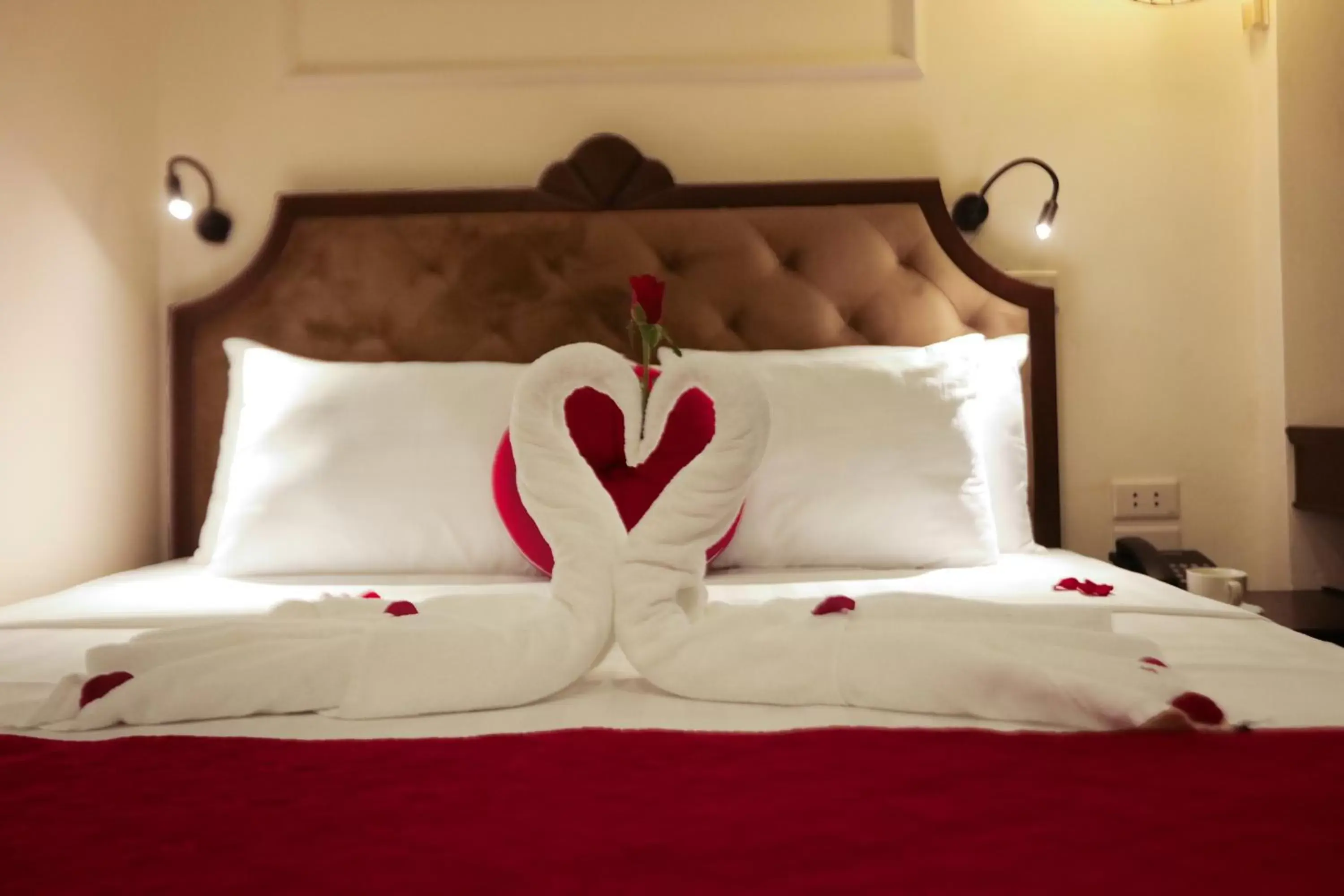 Photo of the whole room, Bed in Hanoi La Vision Hotel Photo of the whole room, Bed in Hanoi La Vision Hotel