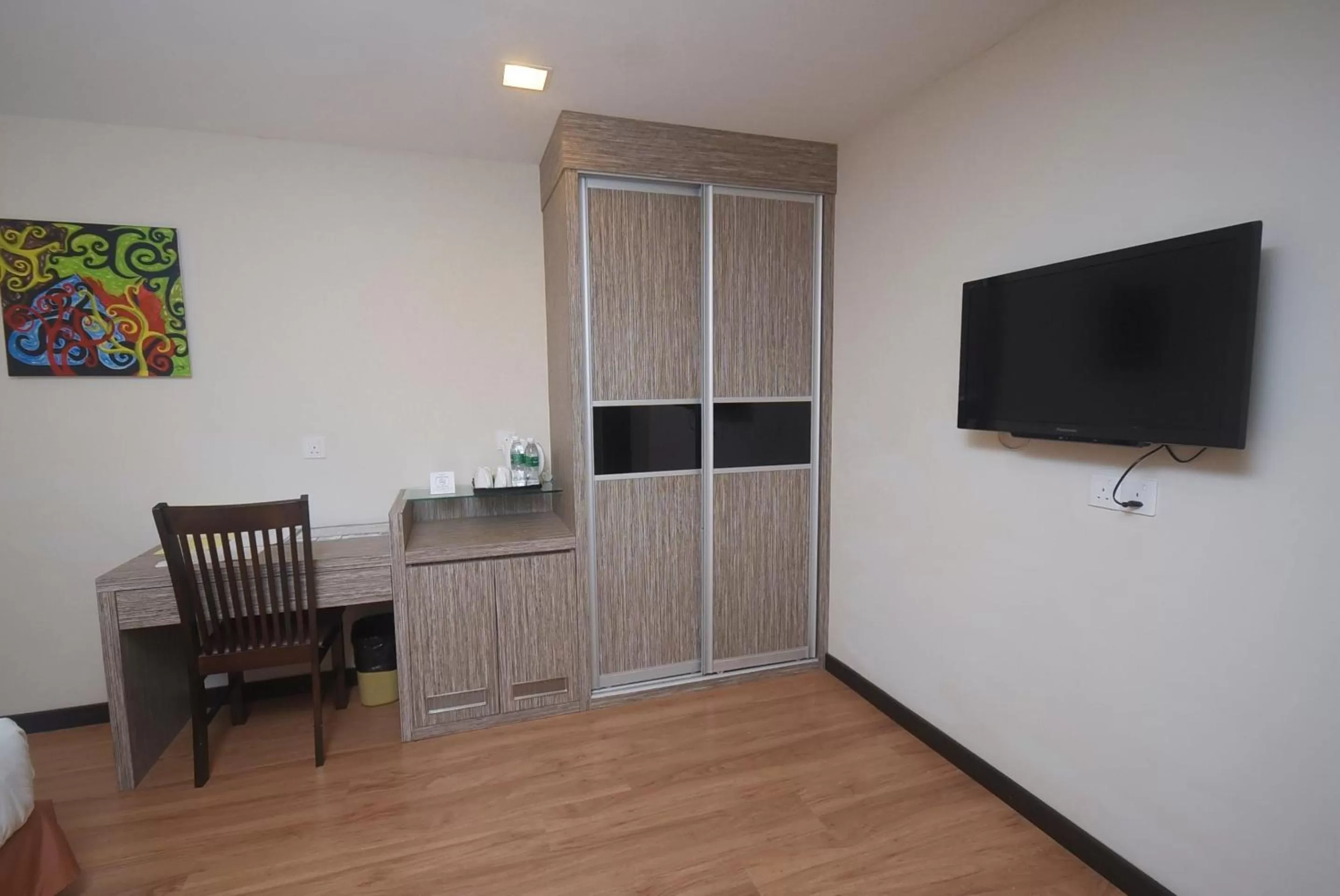 TV/Entertainment Center in Super OYO 985 Hotel Nur