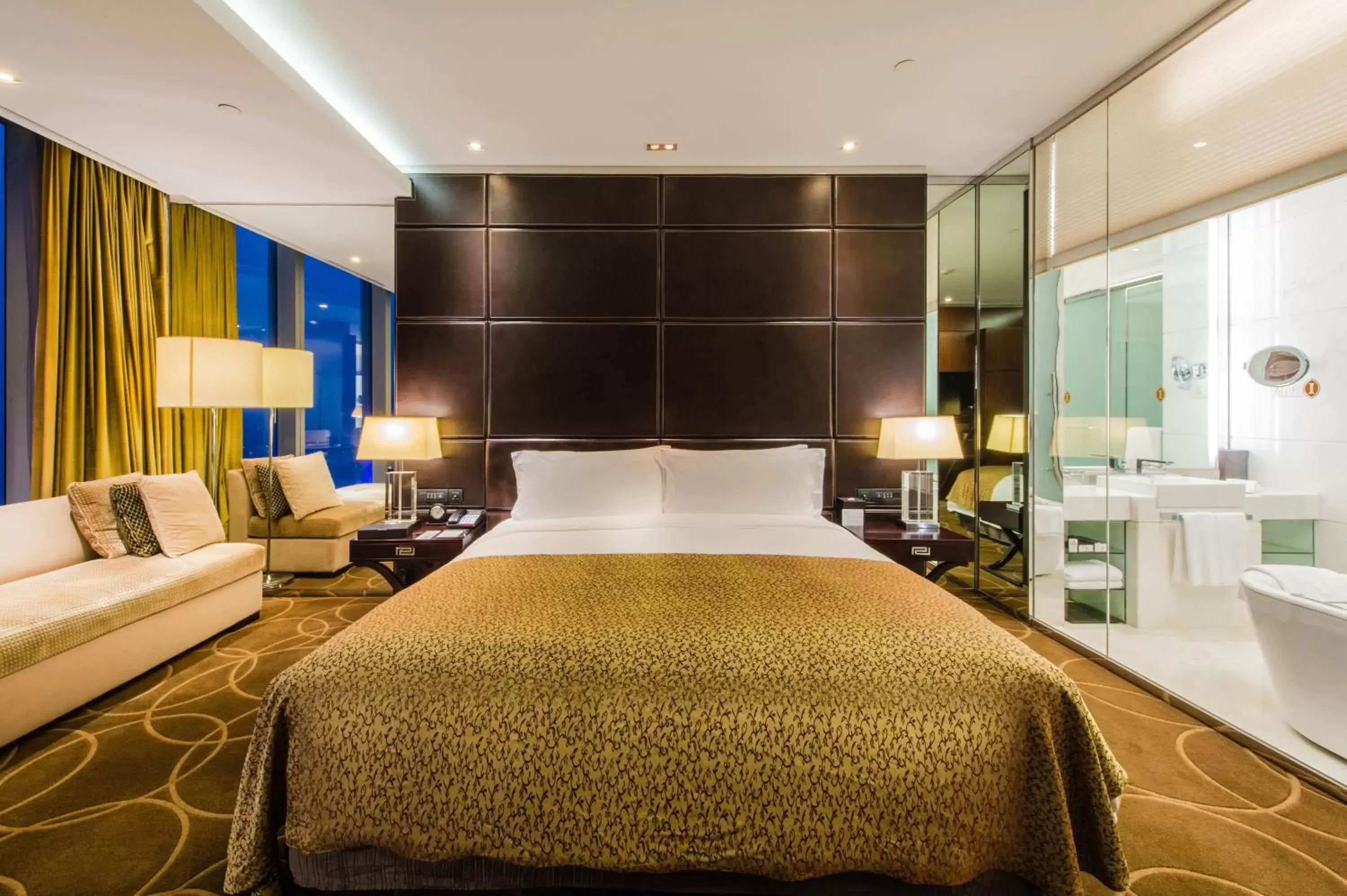 Photo of the whole room, Bed in InterContinental Nanjing, an IHG Hotel