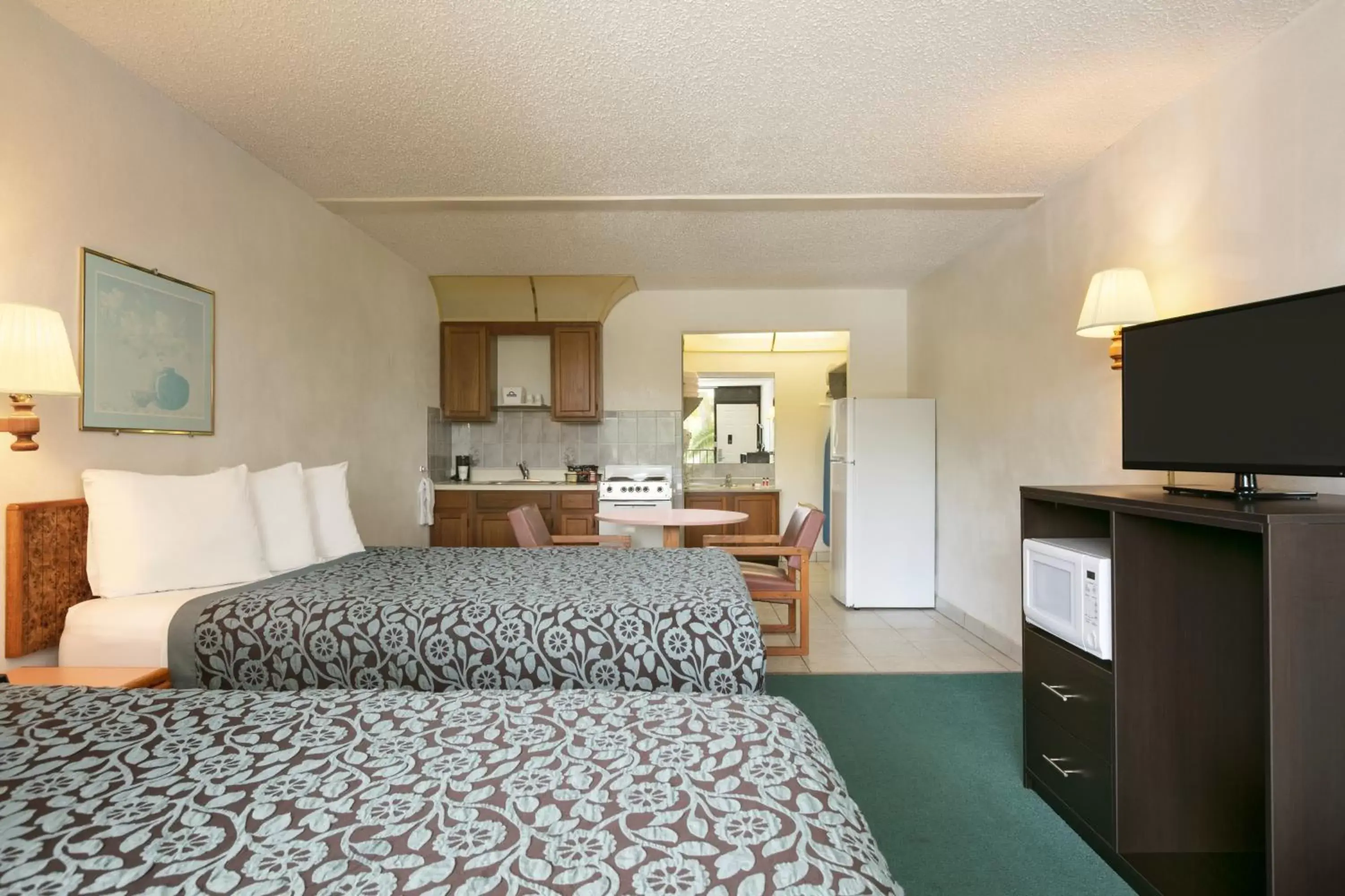 Photo of the whole room, Bed in Days Inn by Wyndham Clearwater/Central