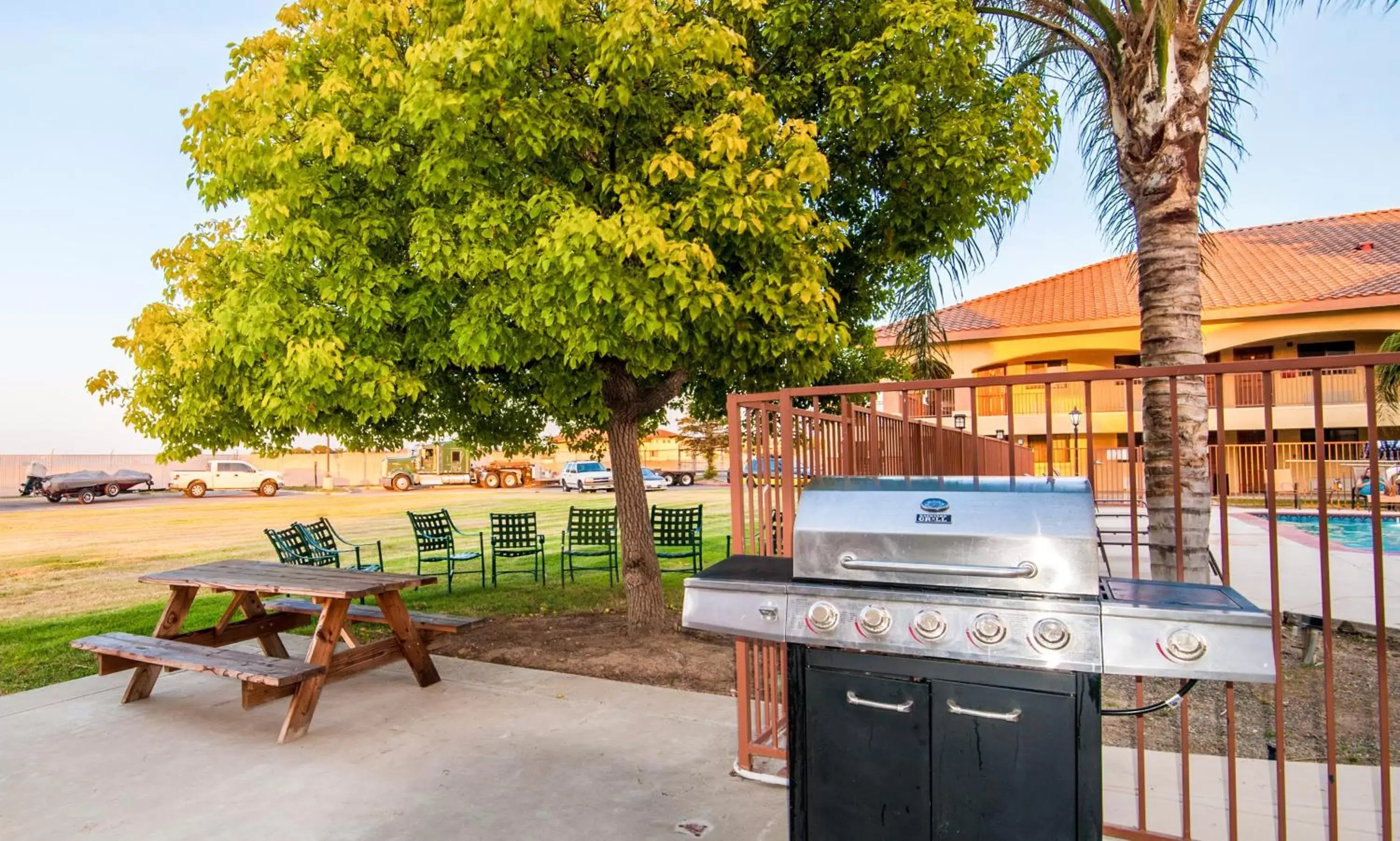 Patio, Patio/Outdoor Area in Motel 6-Santa Nella, CA - Los Banos