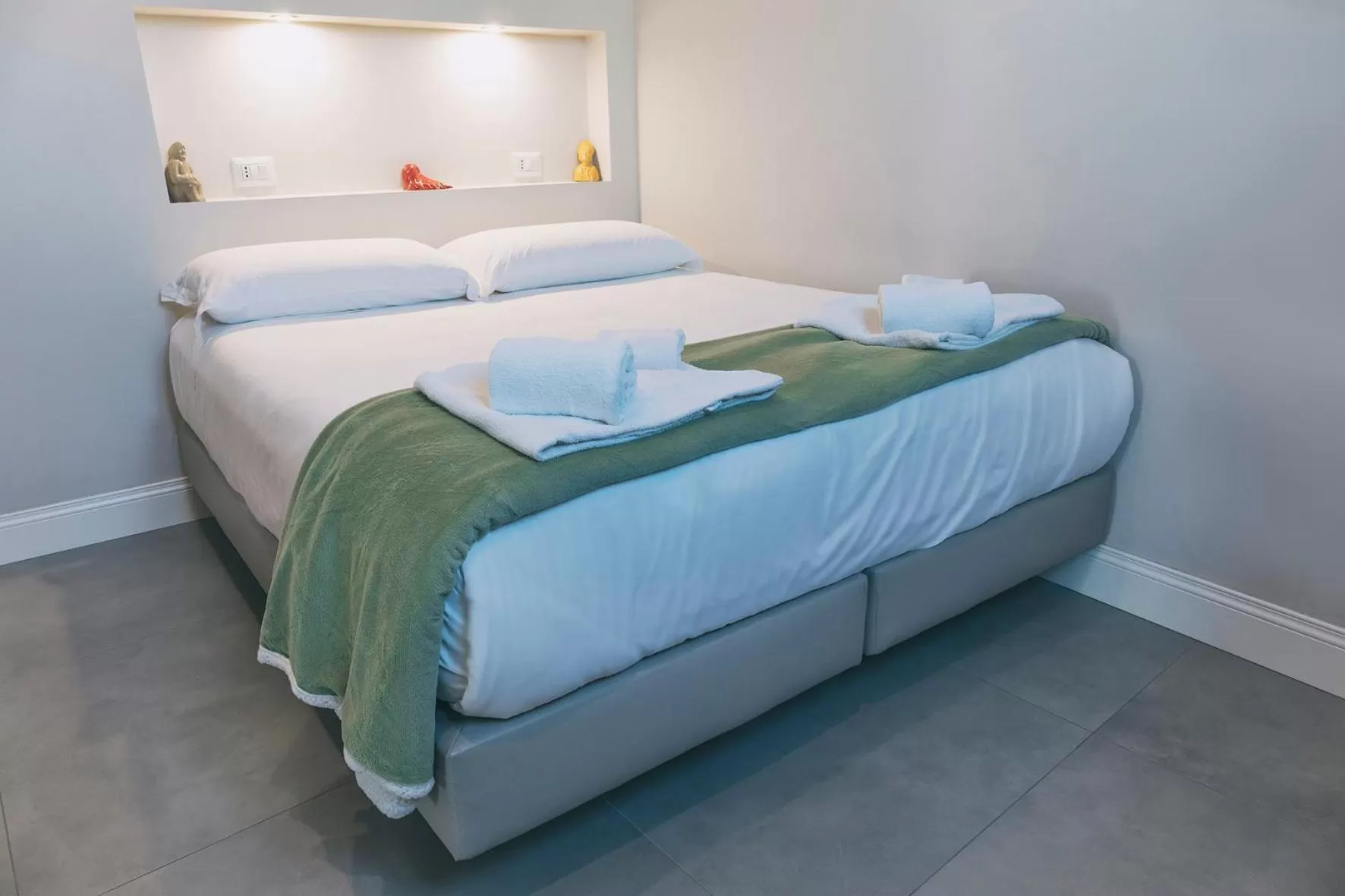 Bedroom, Bed in Up25