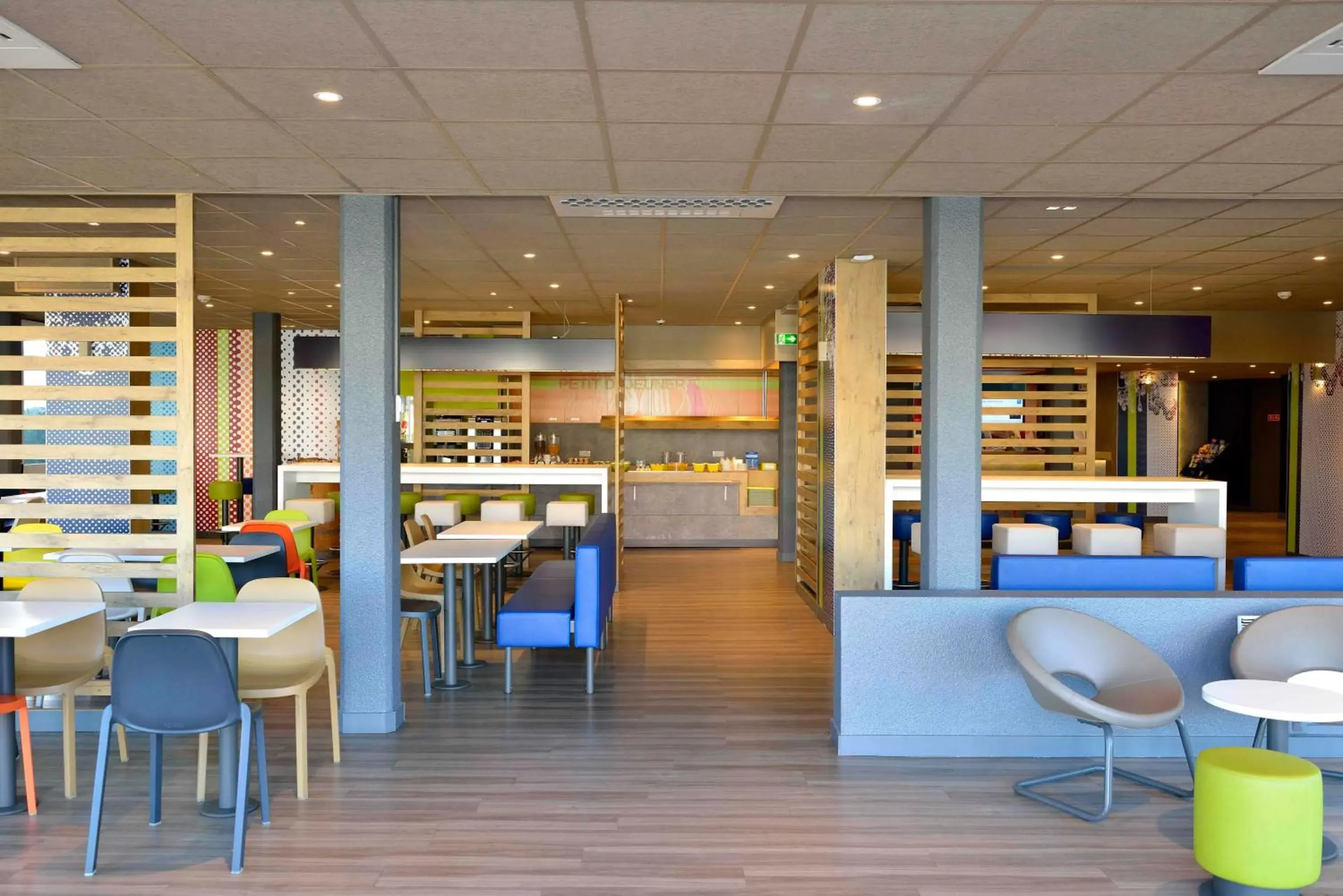 Restaurant/places to eat, Lounge/Bar in ibis budget Bordeaux Lac