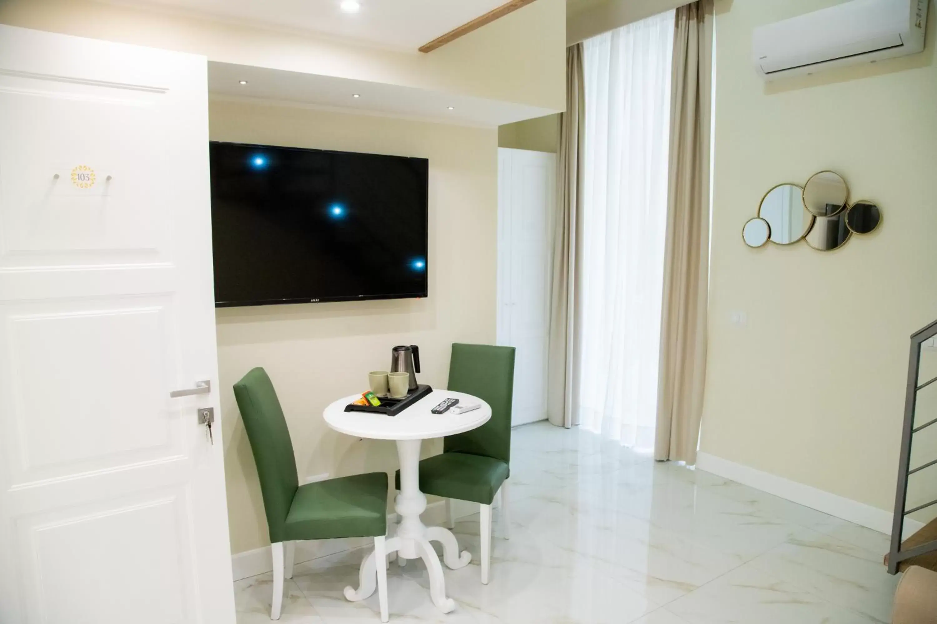 TV and multimedia, TV/Entertainment Center in Gentile Suite