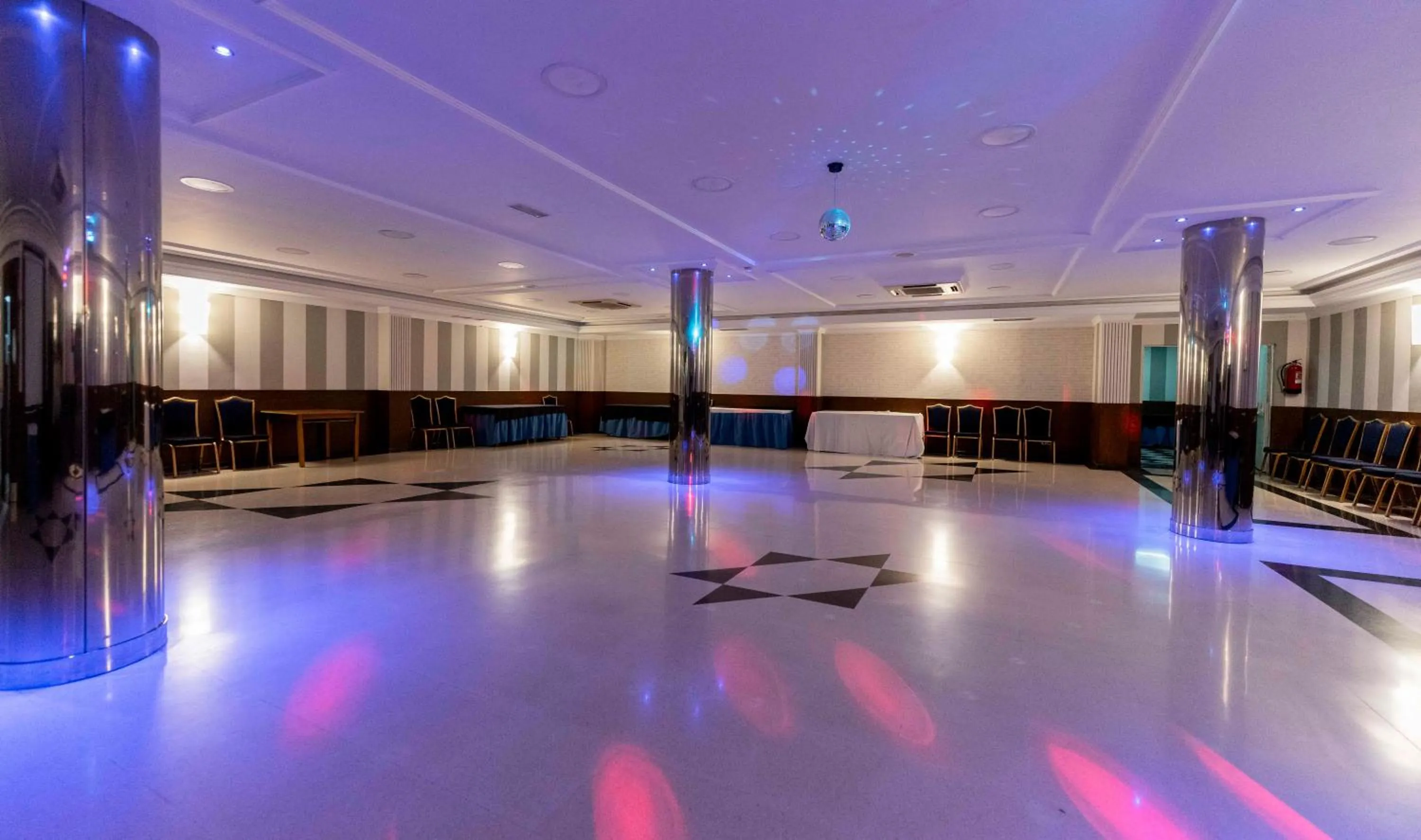 Nightclub / DJ in Checkin Camino de Granada