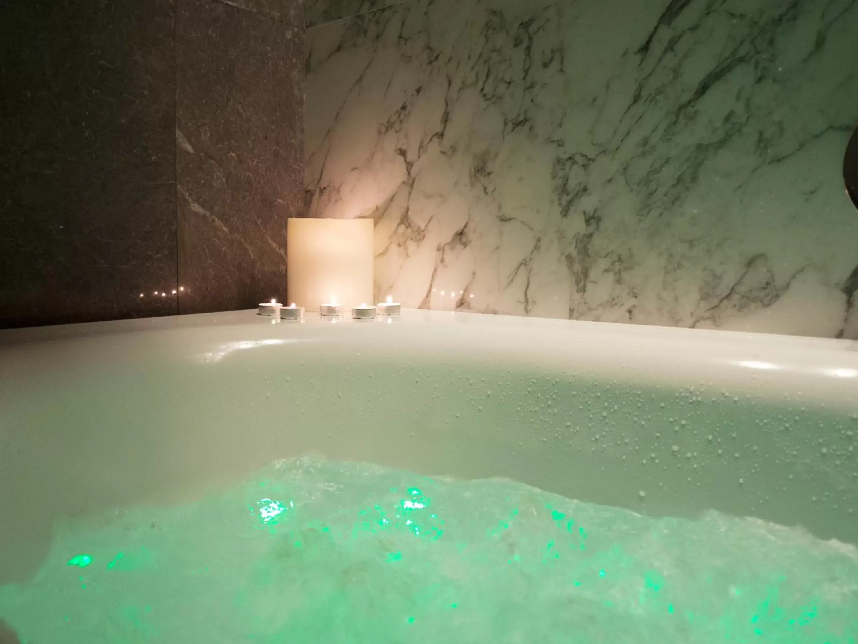Hot Tub, Spa/Wellness in St George Lycabettus Lifestyle Hotel