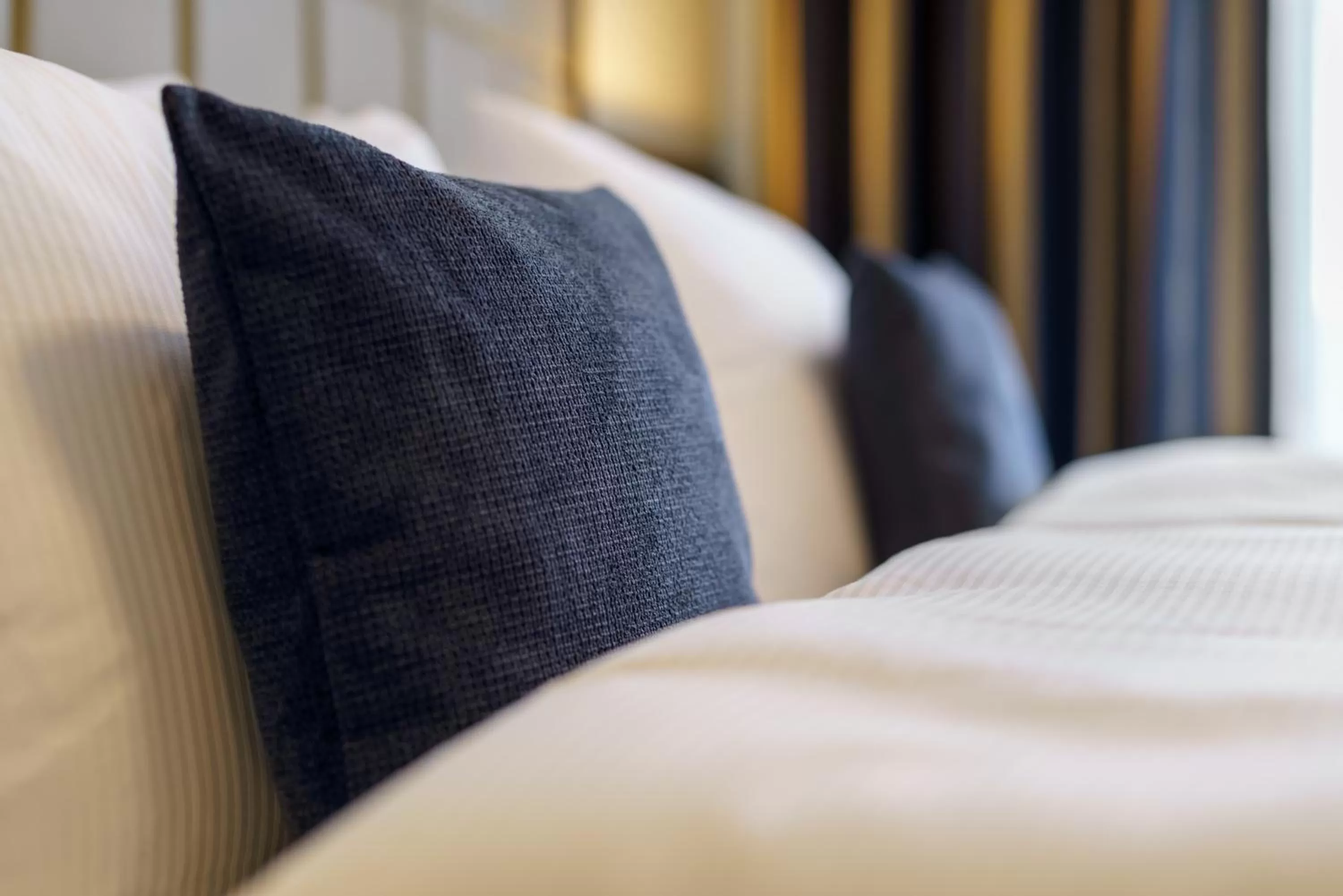 Photo of the whole room, Bed in Hotel Continental Hamburg Hauptbahnhof