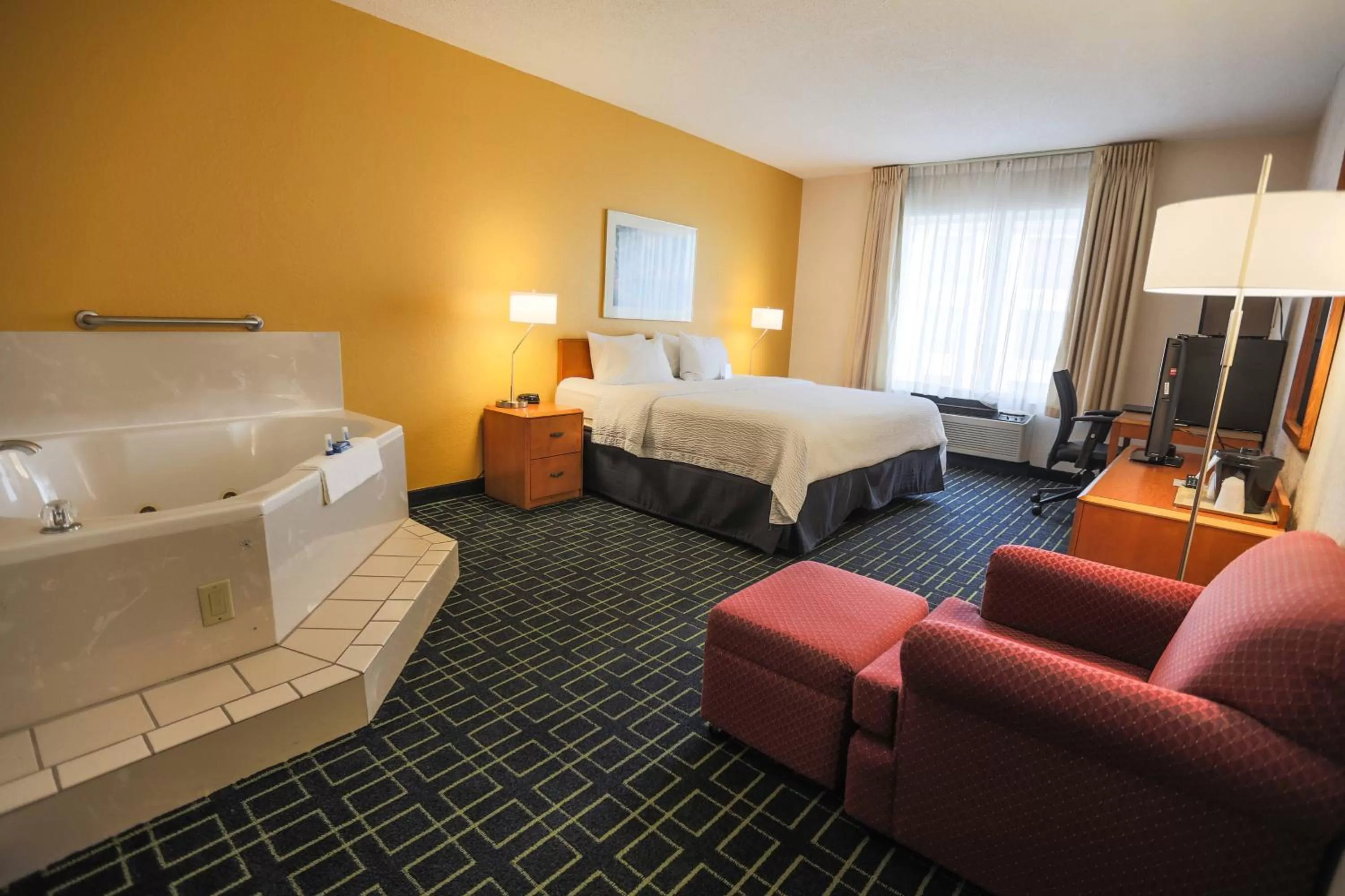 Photo of the whole room, Bed in Comfort Inn & Suites Berea