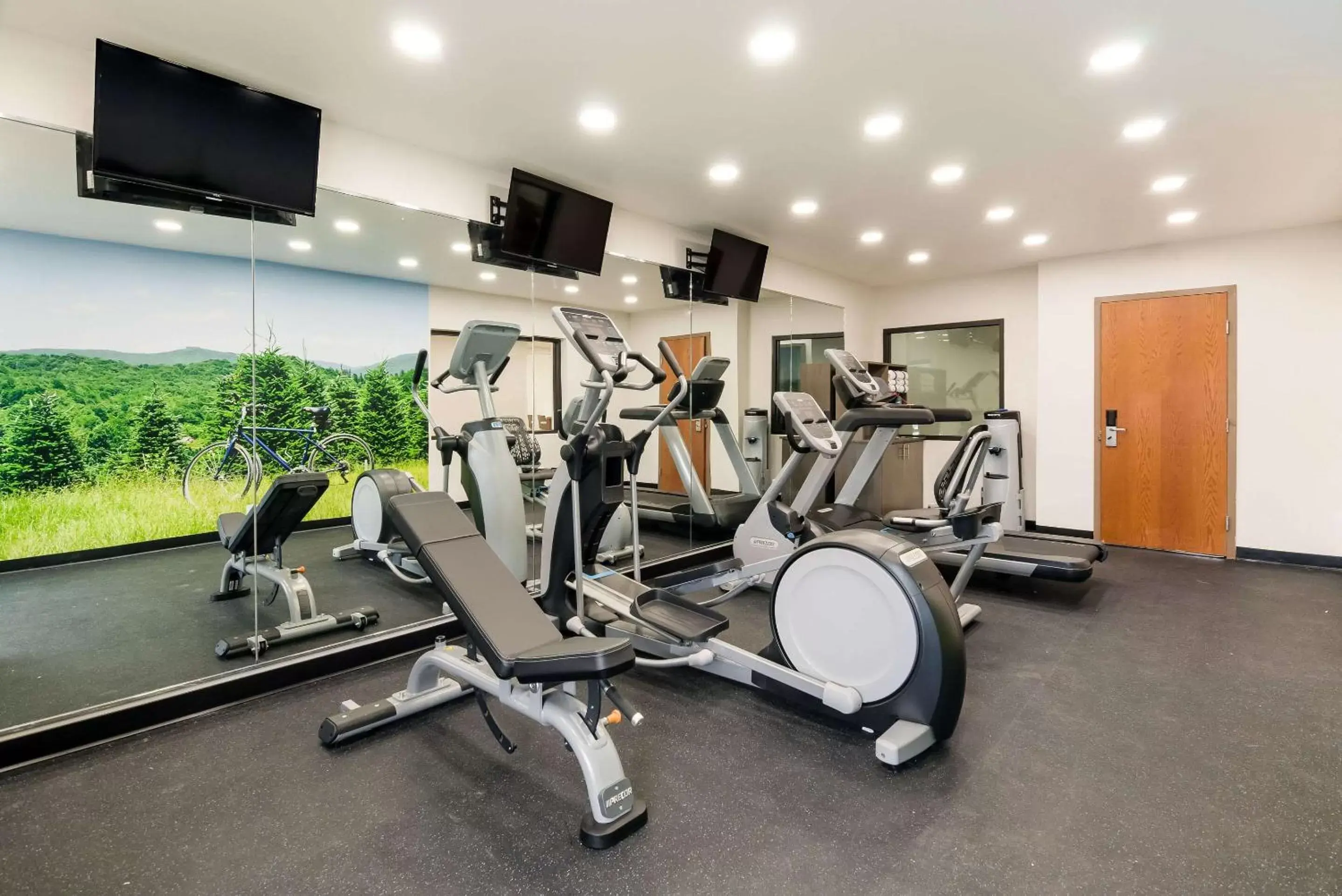 Activities, Fitness Center/Facilities in Clarion Pointe Abingdon I-81 near Fairgrounds