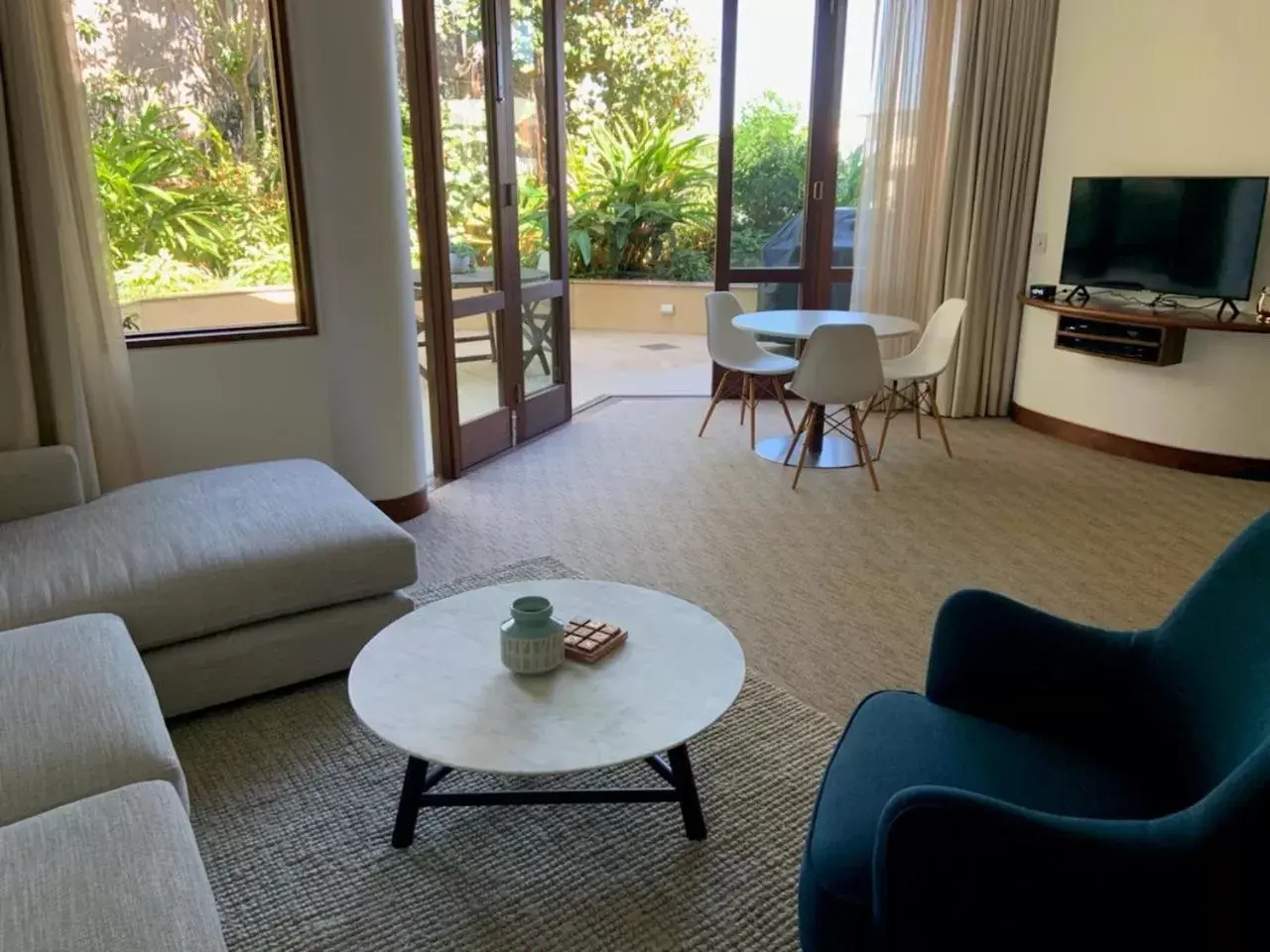 Living room, Seating Area in Beach Suites